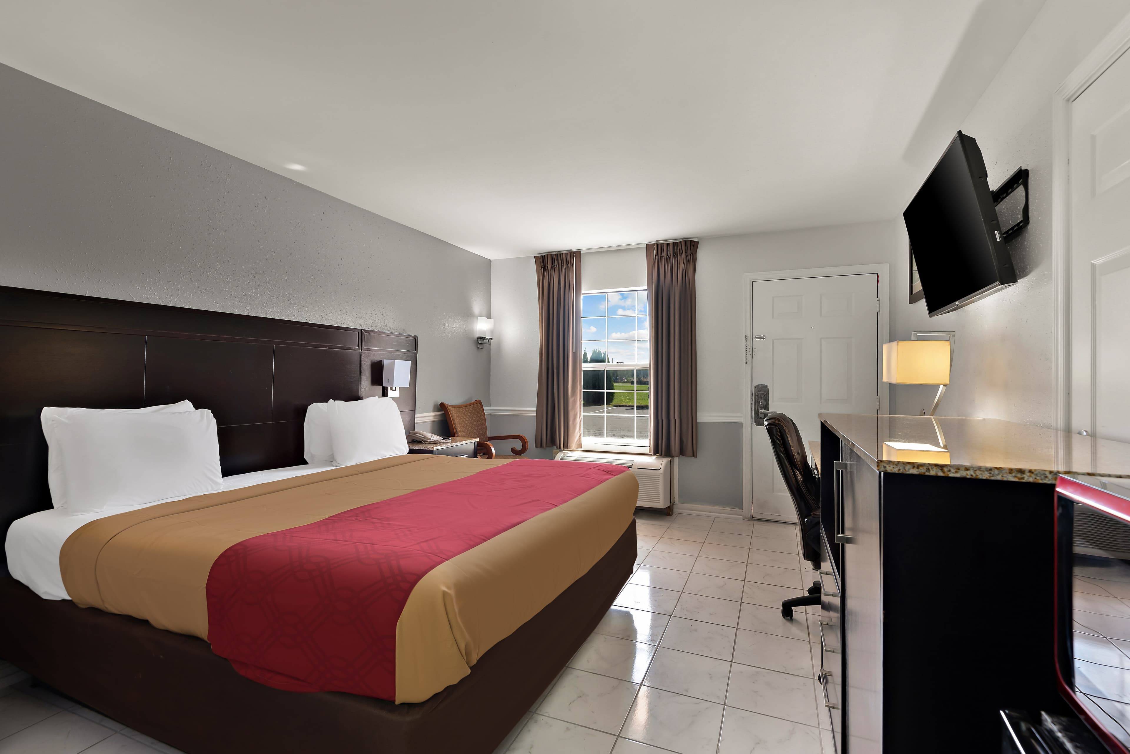 Econo Lodge Princess Anne — 10