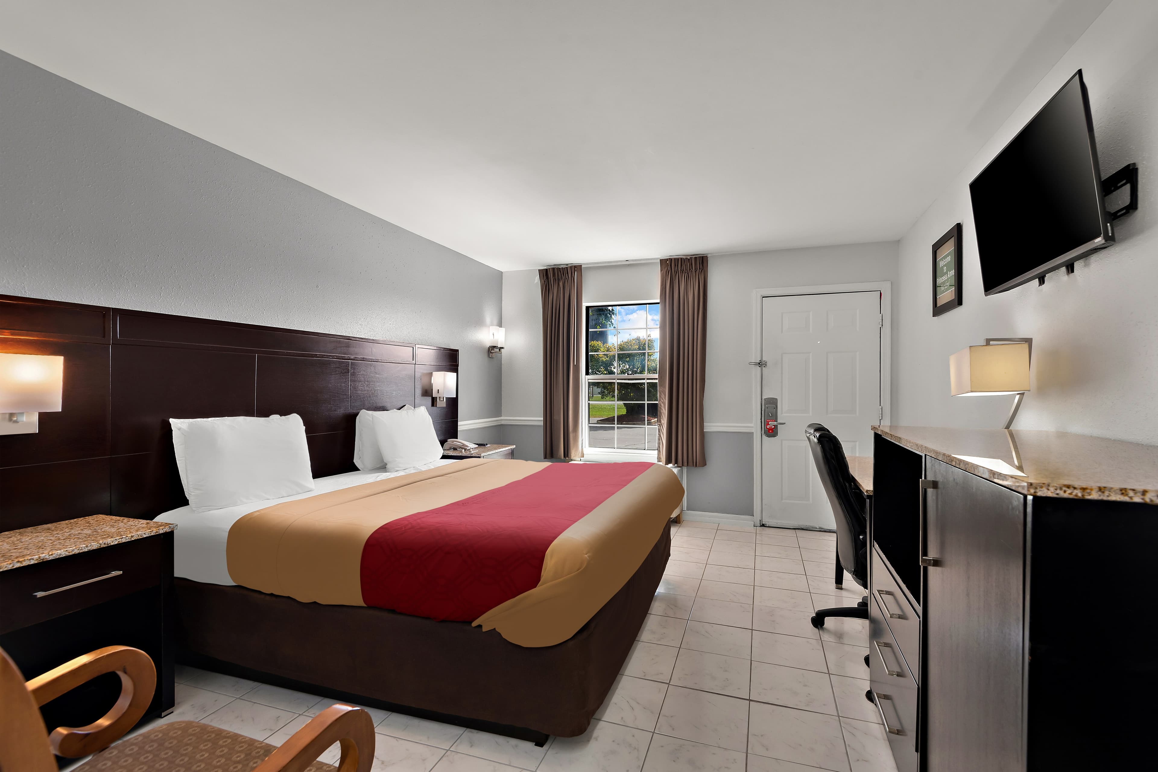 Econo Lodge Princess Anne — 14