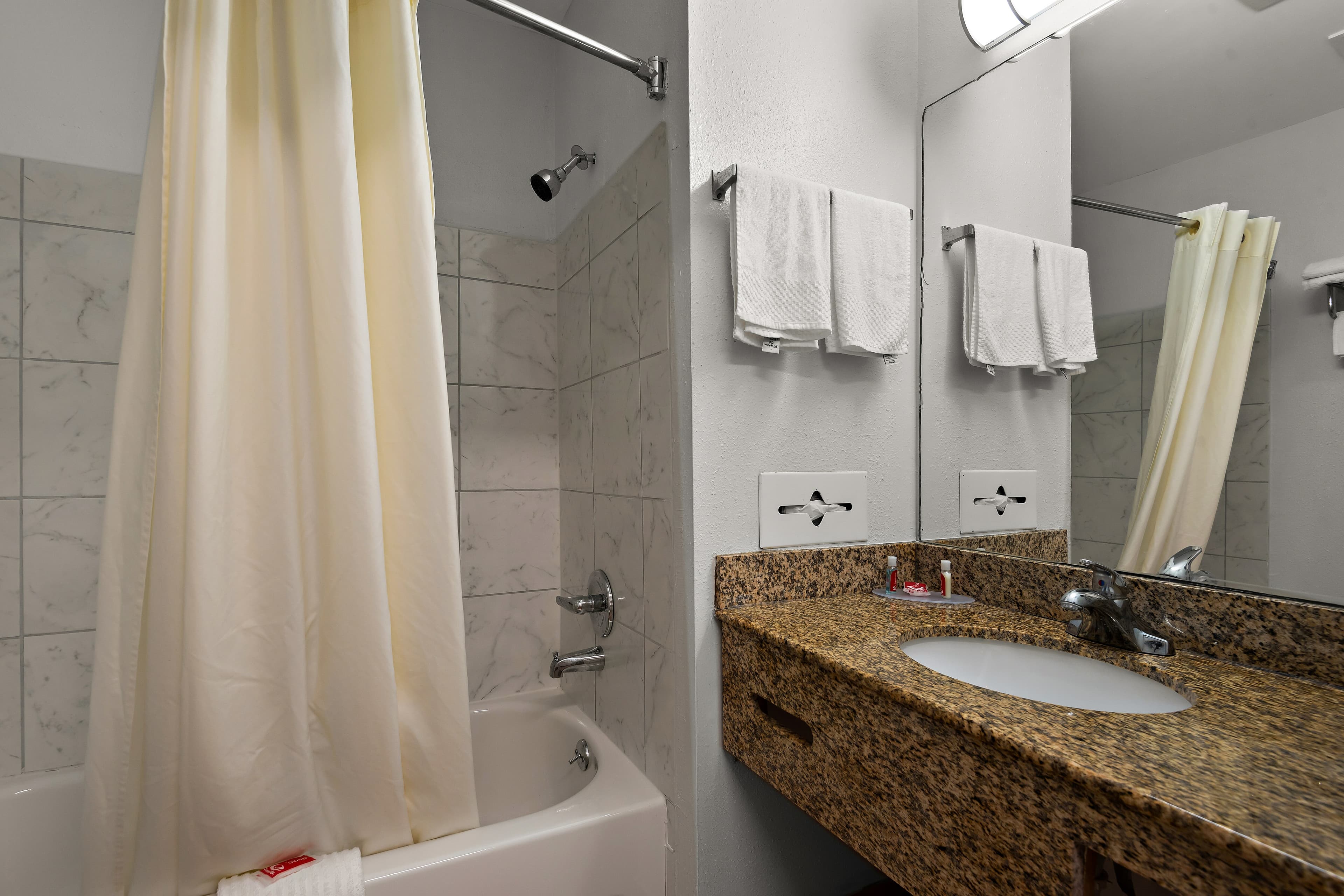 Econo Lodge Princess Anne — 28
