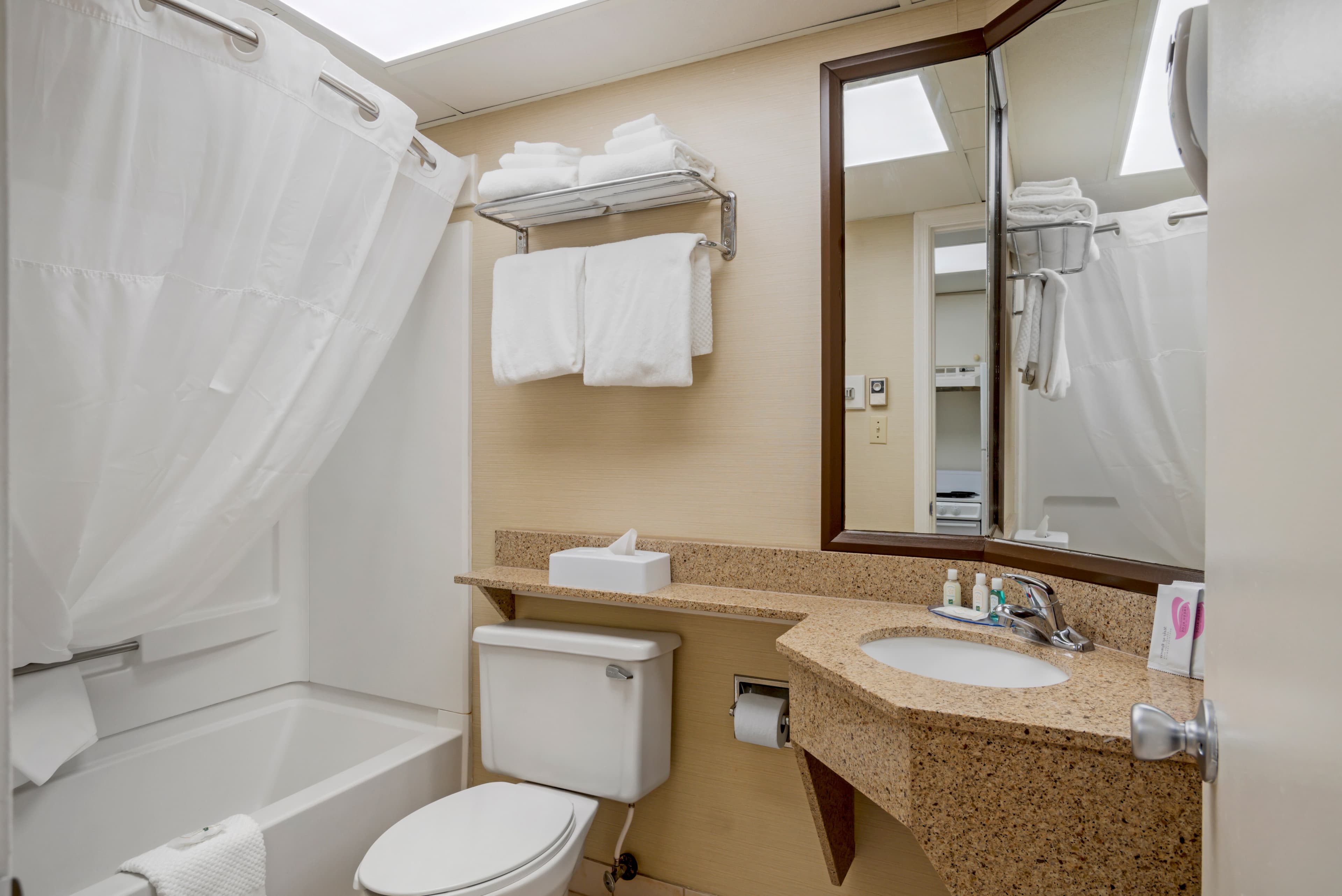 Quality Inn & Suites Ocean City Fenwick - Image 5