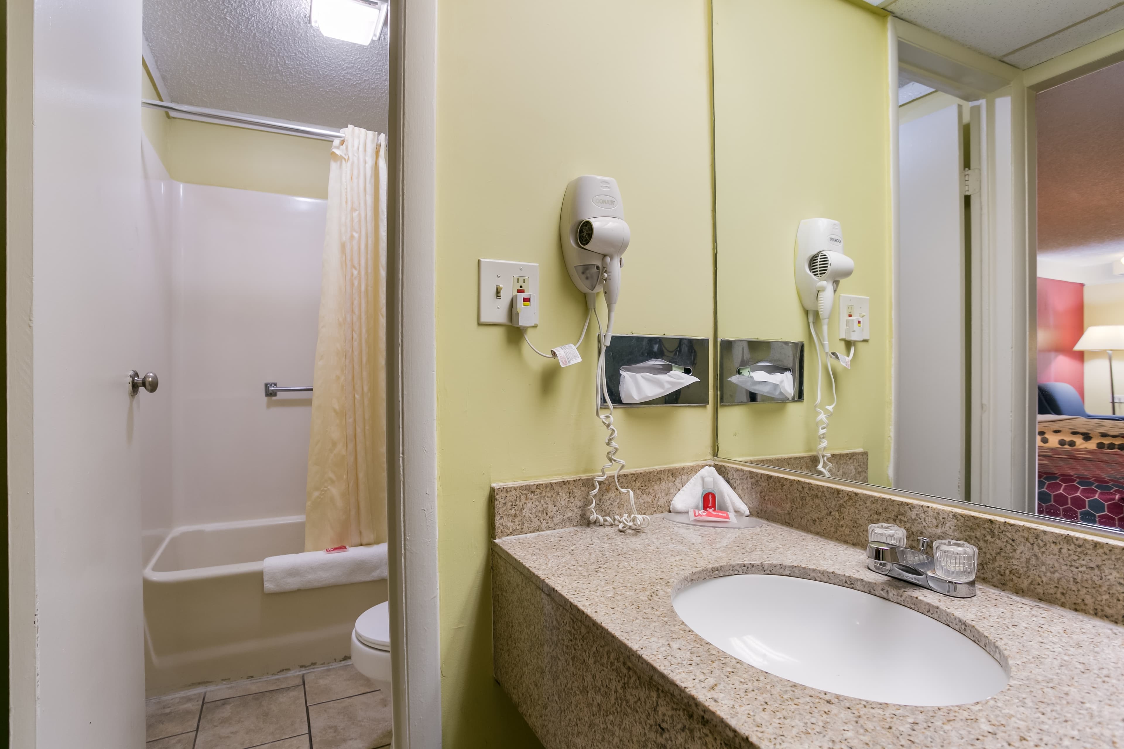 Econo Lodge Frederick I-70 - Image 3