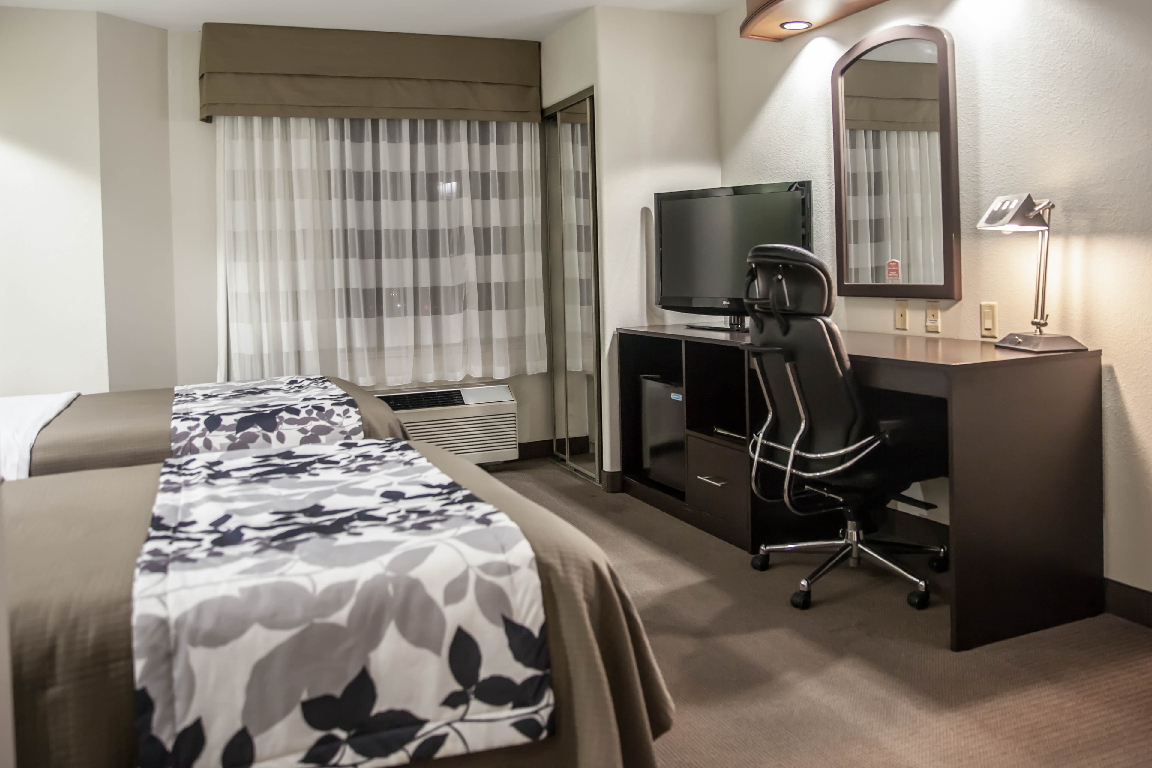 Sleep Inn & Suites Emmitsburg - Image 4