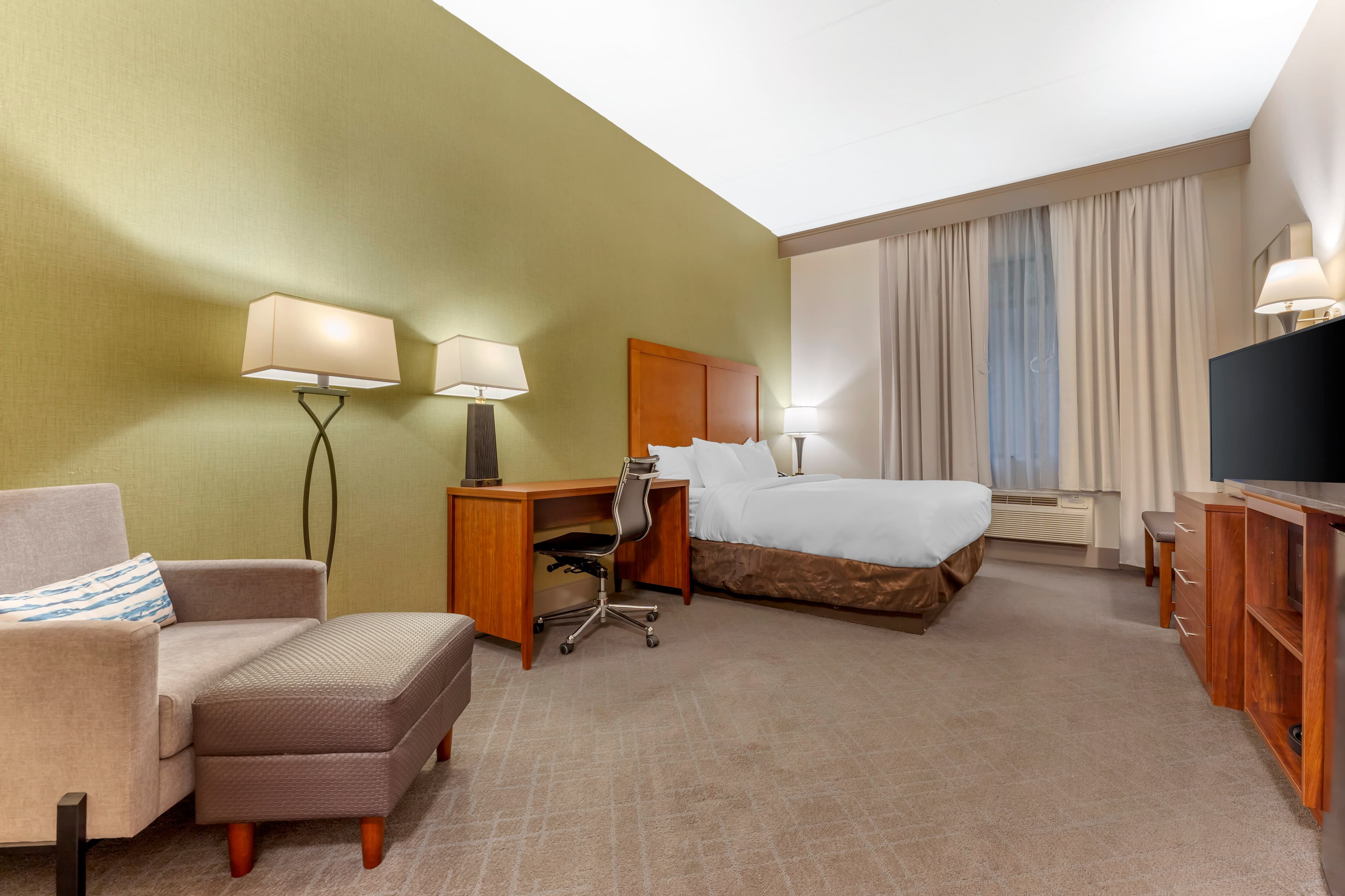 Comfort Inn & Suites LaVale - Cumberland - Image 2