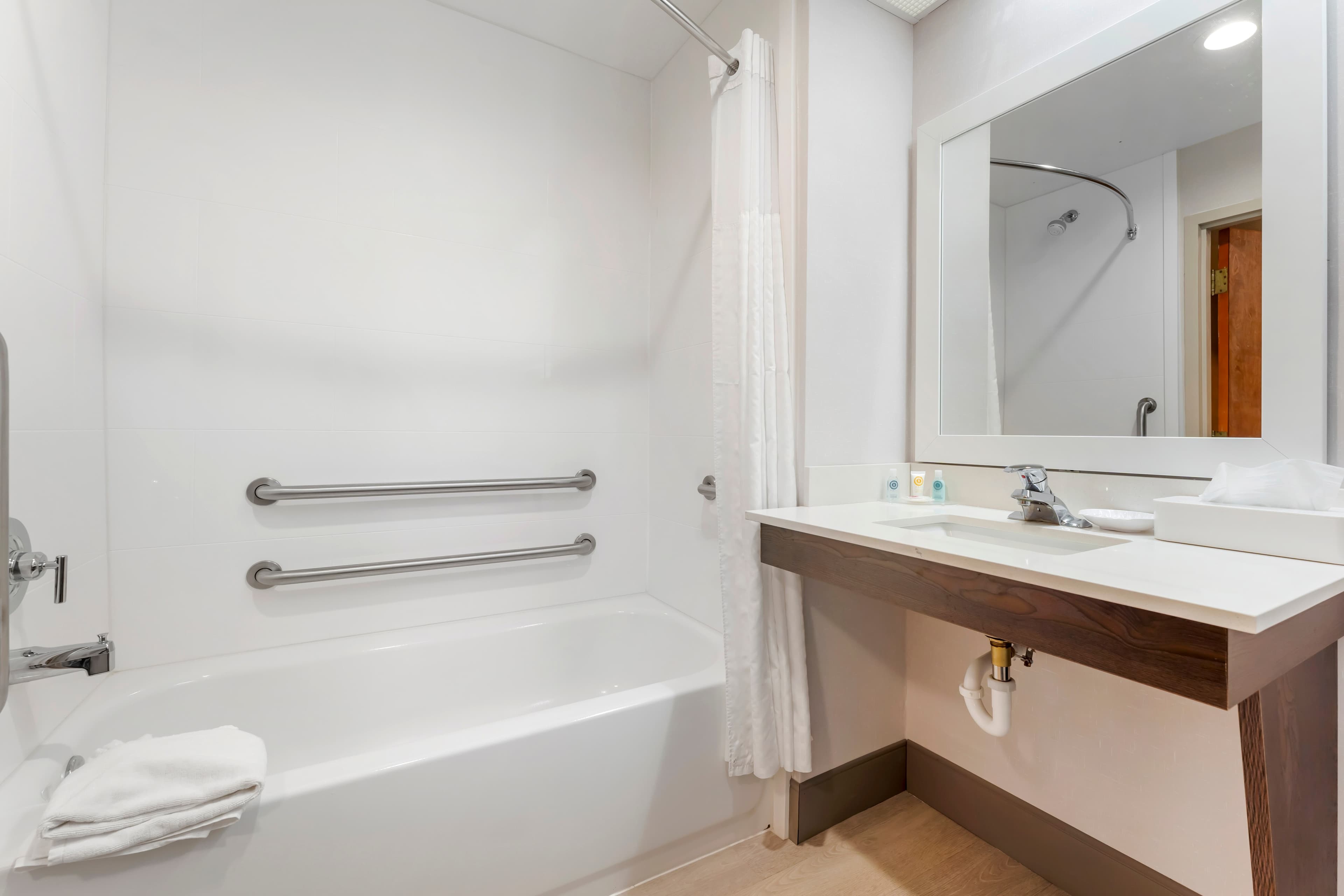 Comfort Inn & Suites LaVale - Cumberland - Image 4