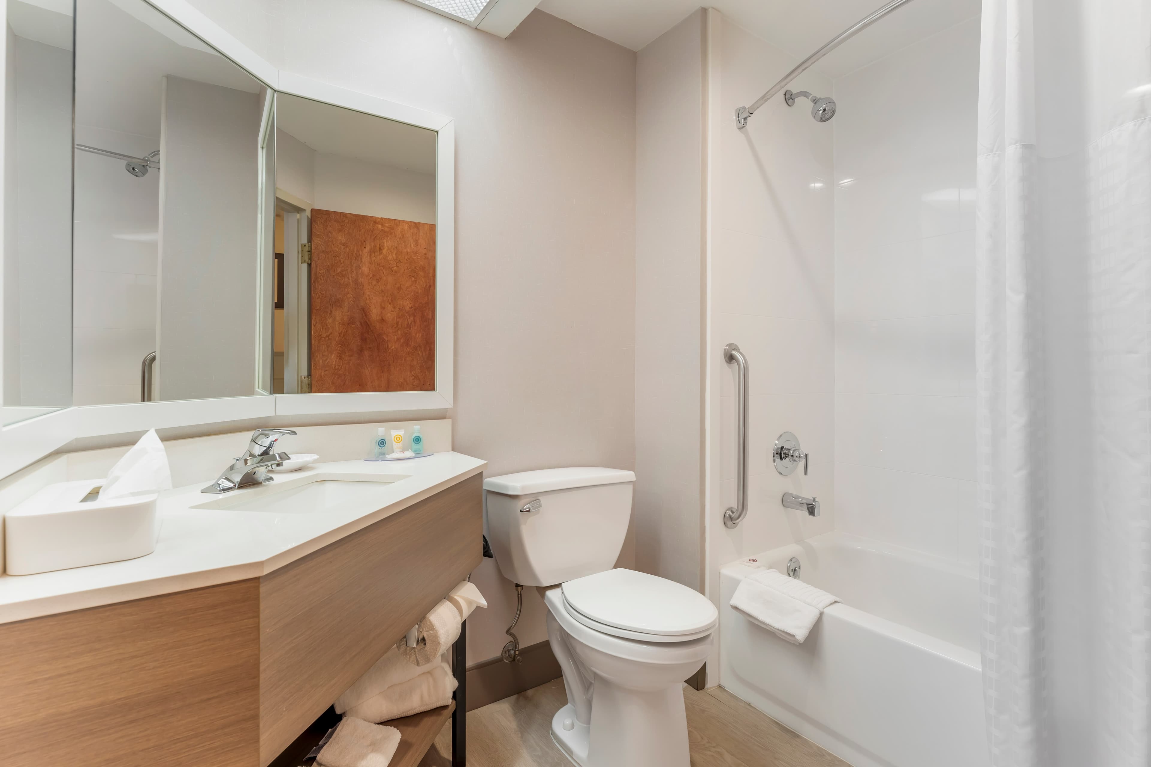 Comfort Inn & Suites LaVale - Cumberland — 21