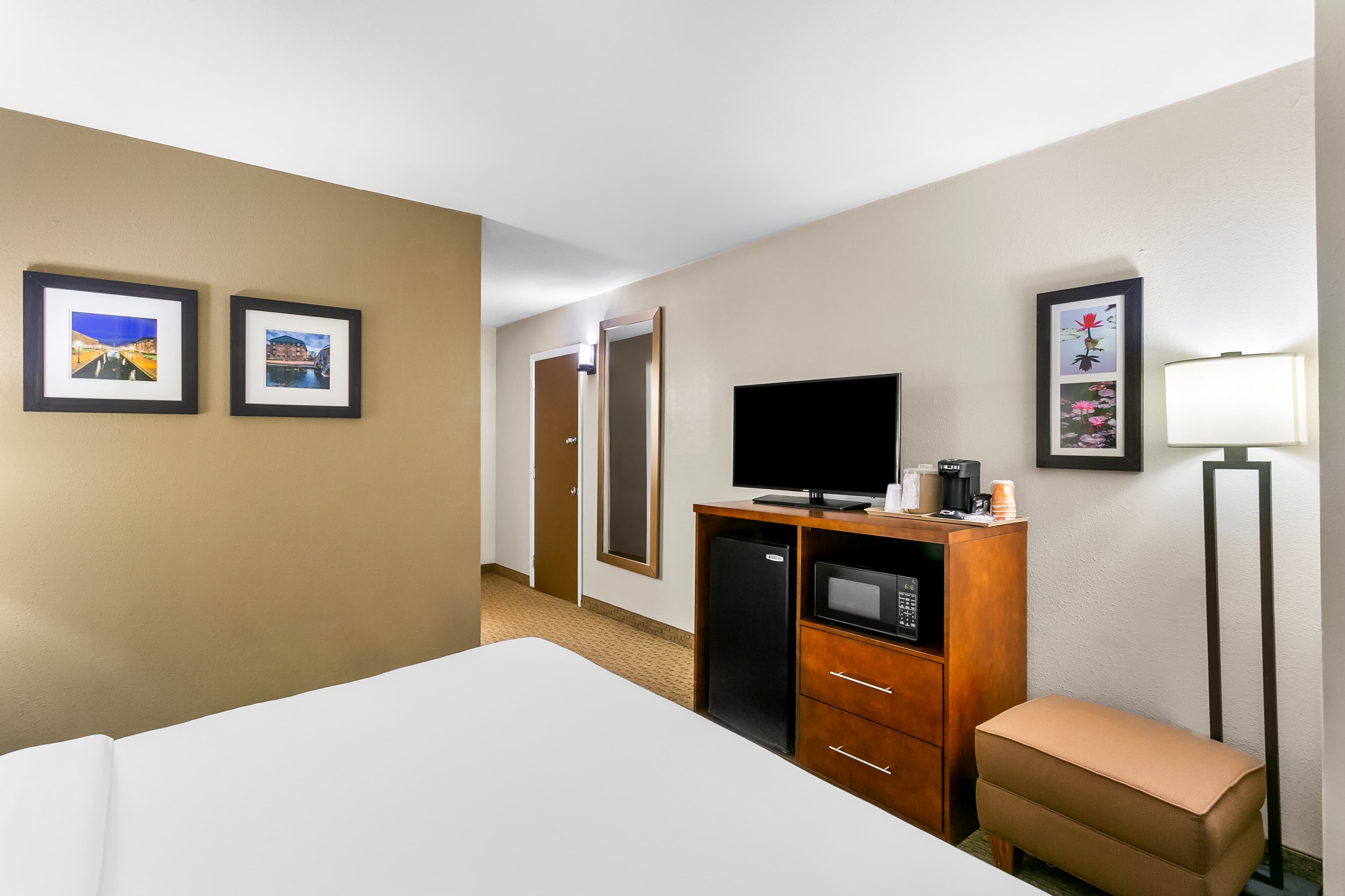 Comfort Inn Red Horse Frederick - Image 4
