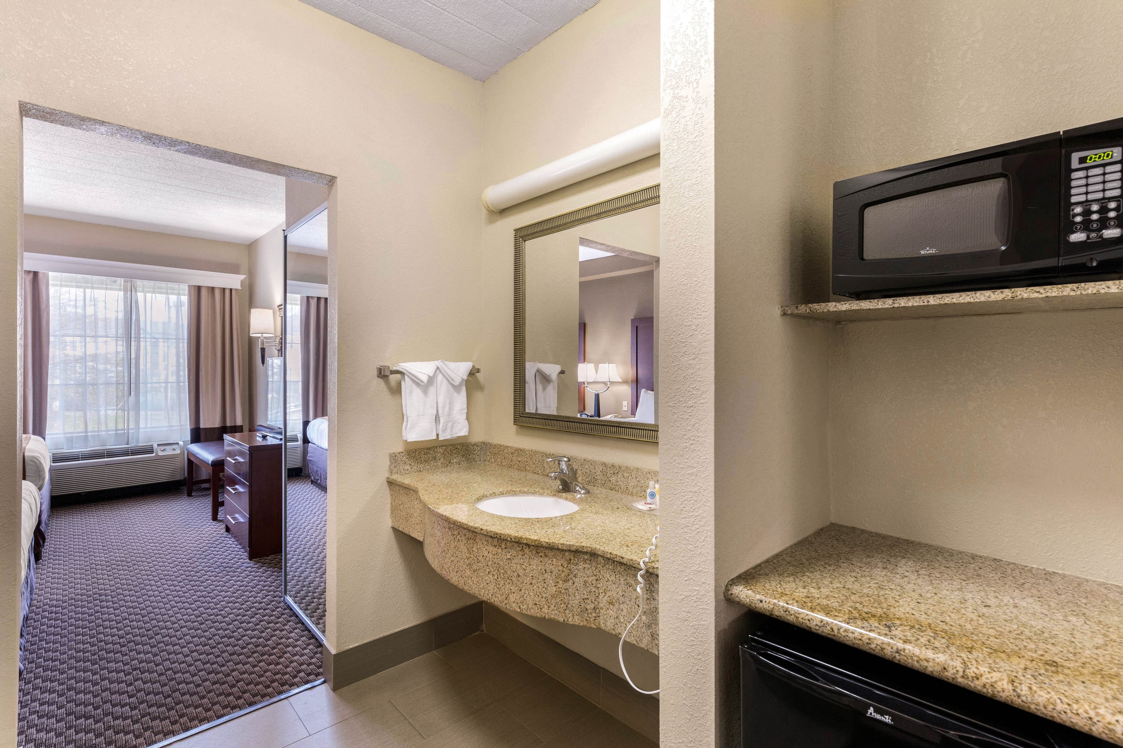 Comfort Suites Elkridge Columbia Gateway — 7