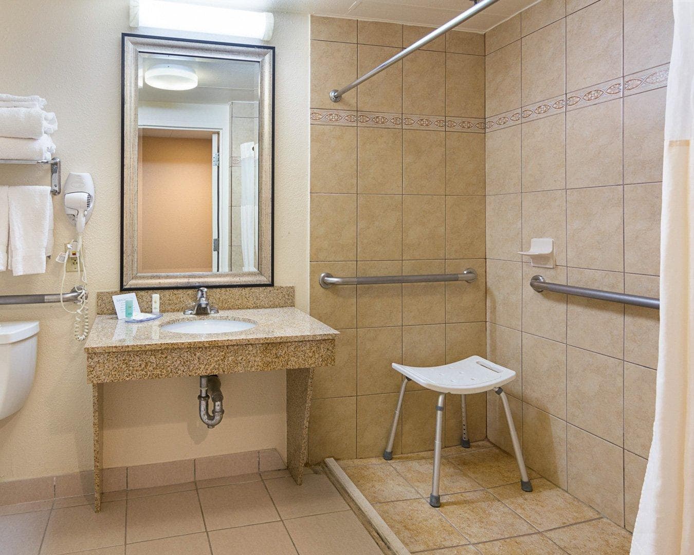 Comfort Inn Oxon Hill - National Harbor — 3