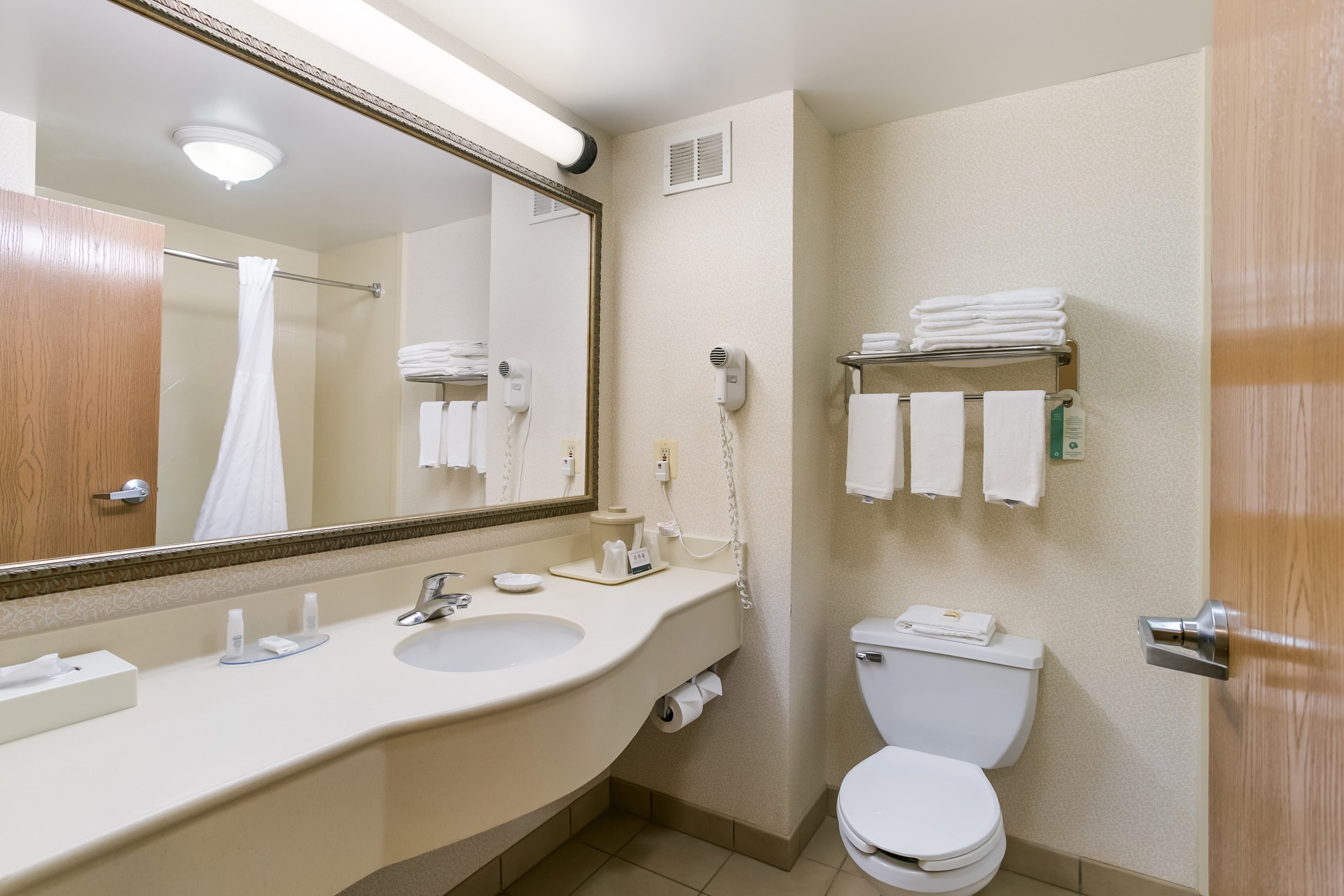 Quality Inn & Suites Bel Air I-95 Exit 77A - Image 3