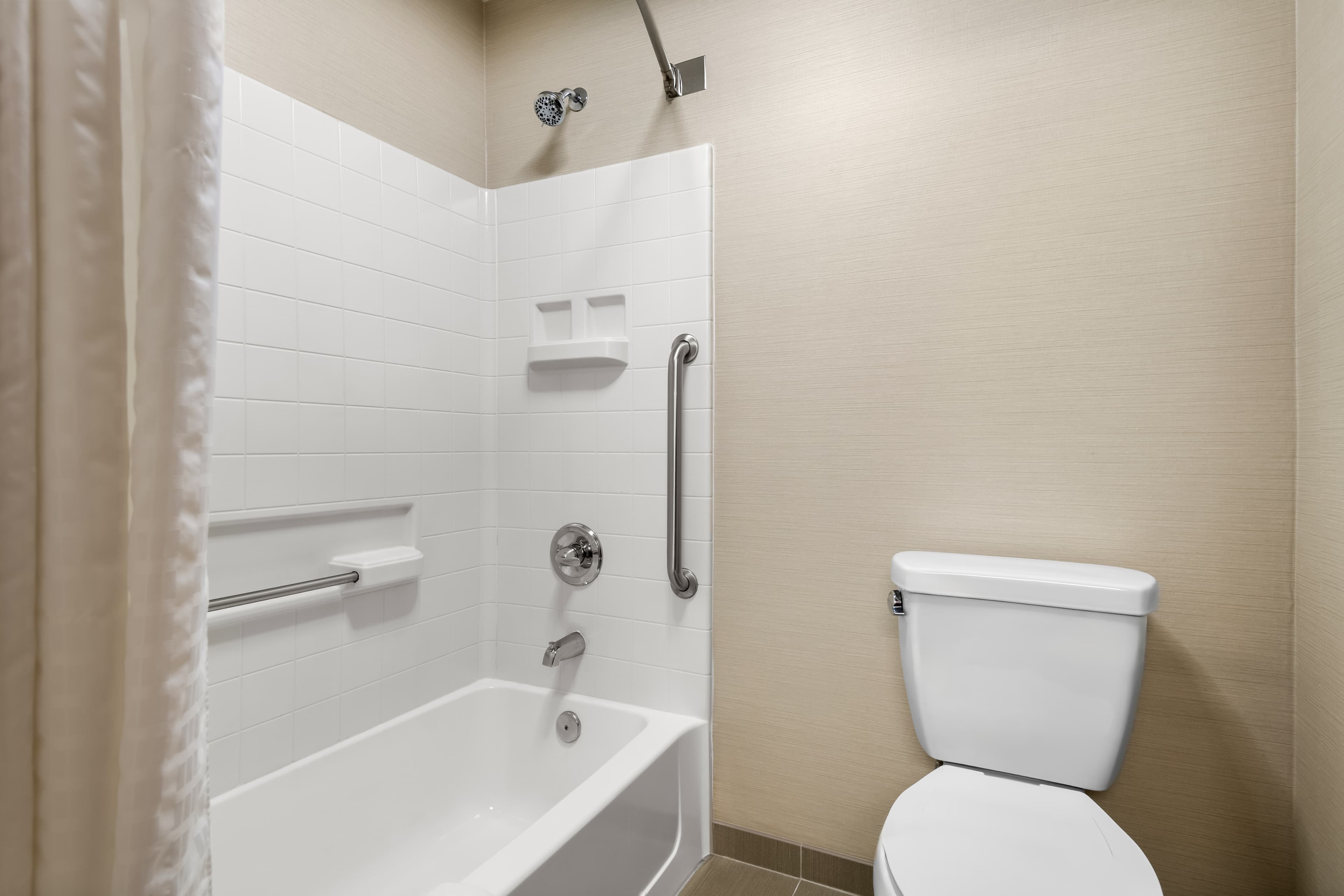 Comfort Inn & Suites North East — 8