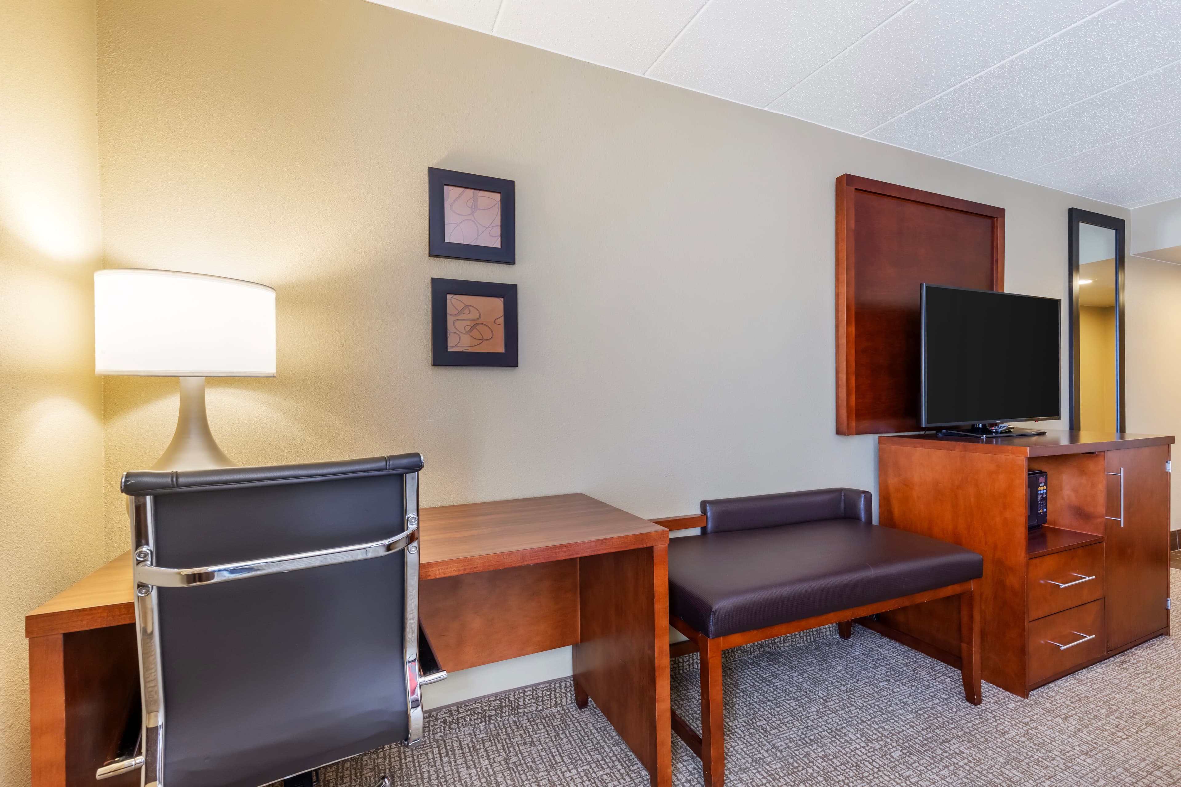 Comfort Inn and Suites Aberdeen near APG - Image 4