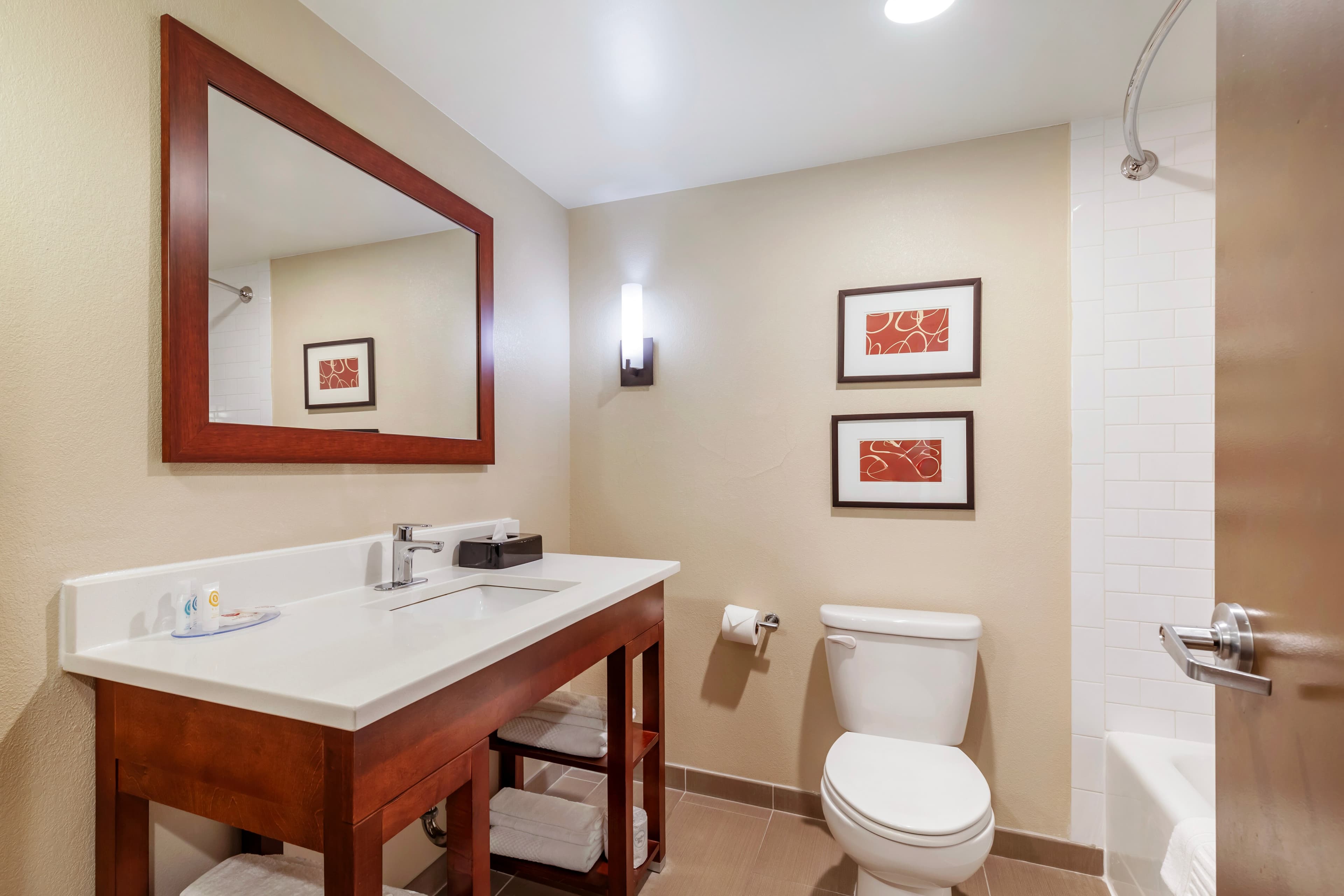 Comfort Inn and Suites Aberdeen near APG - Image 5