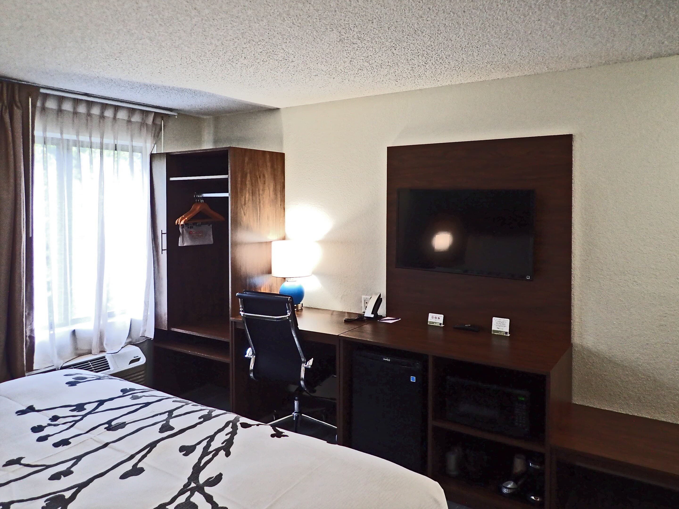 Sleep Inn & Suites California MD - Image 5