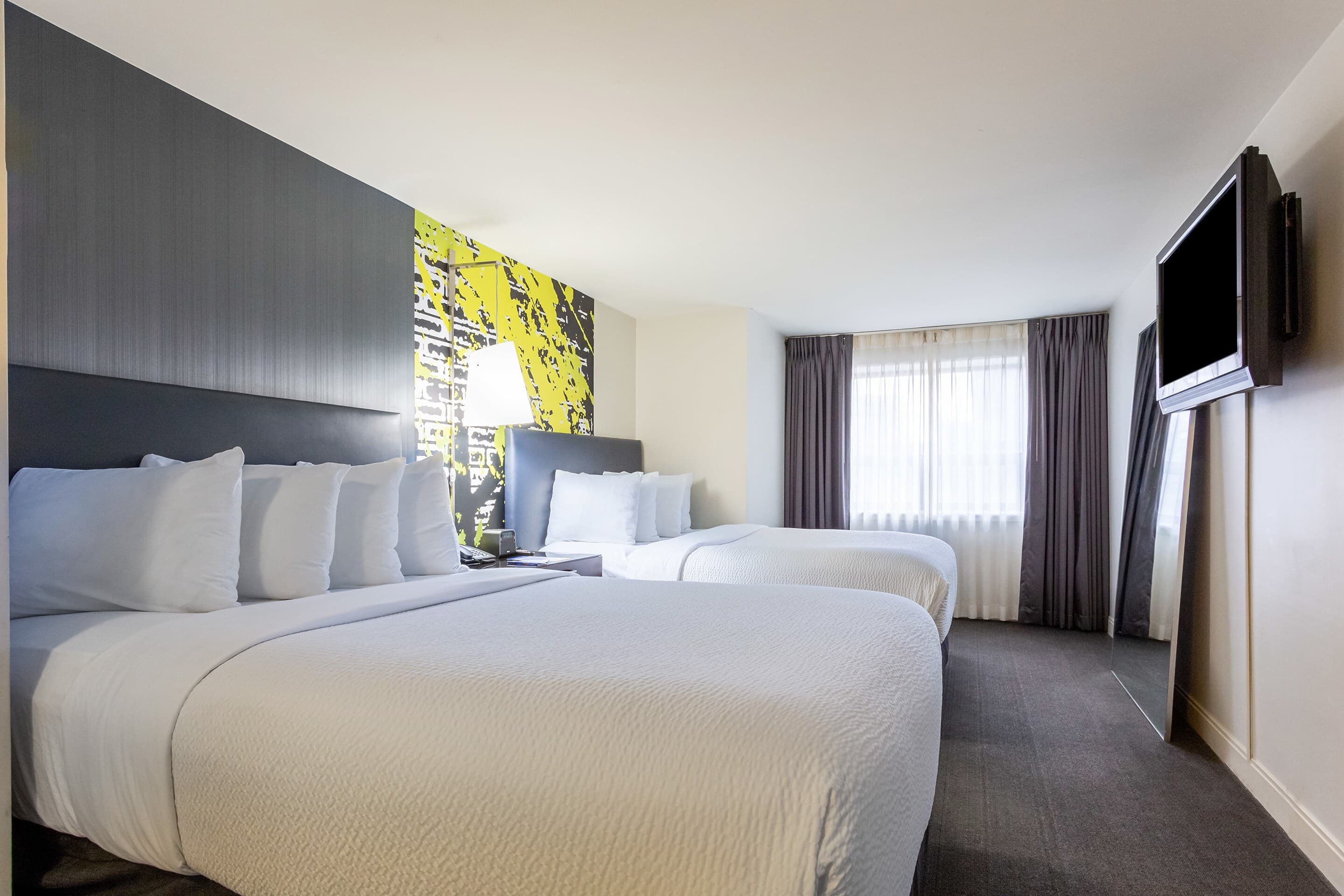 Comfort Inn & Suites Baltimore Inner Harbor - Image 3