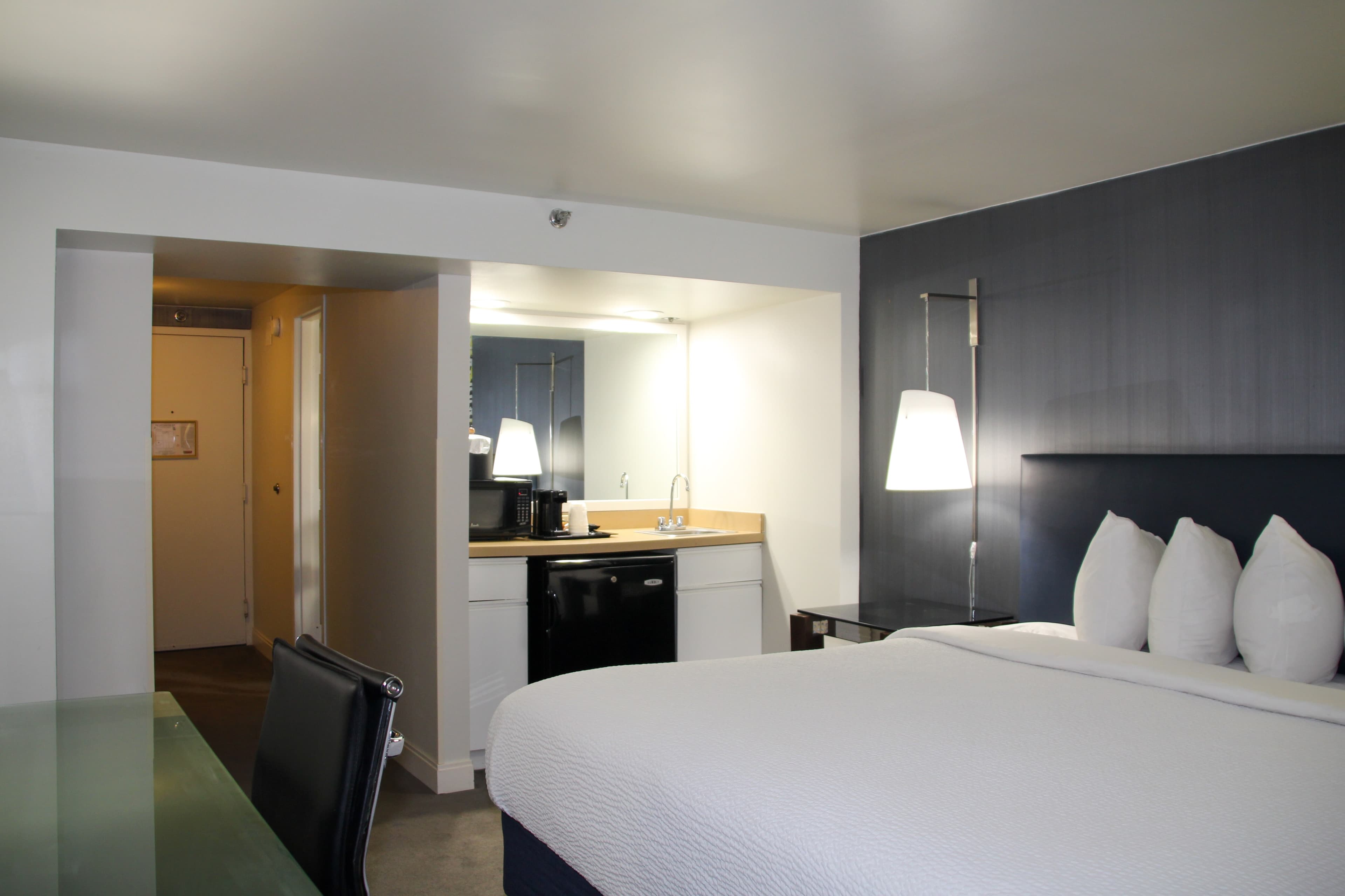 Comfort Inn & Suites Baltimore Inner Harbor — 8