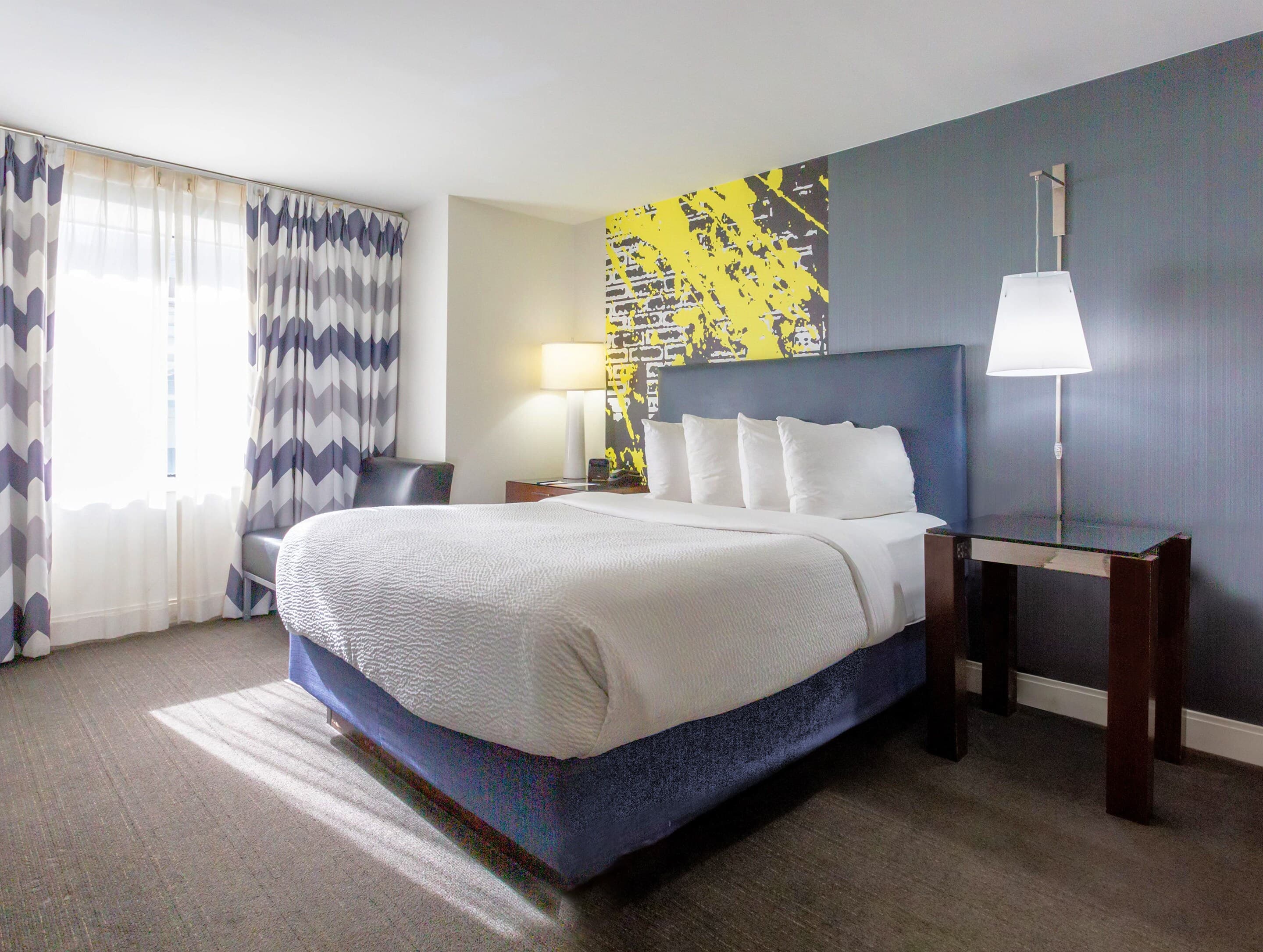 Comfort Inn & Suites Baltimore Inner Harbor — 13
