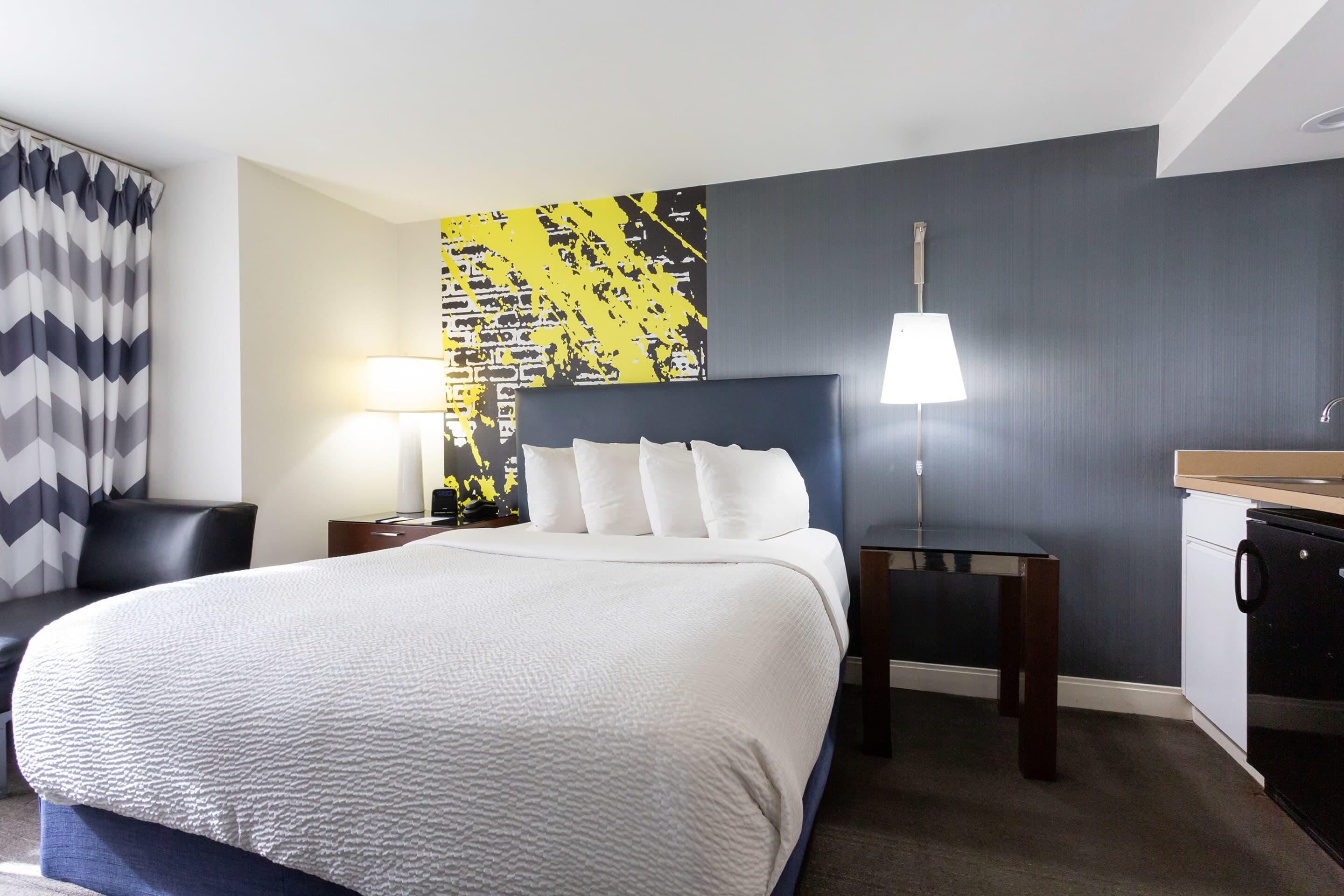 Comfort Inn & Suites Baltimore Inner Harbor — 14