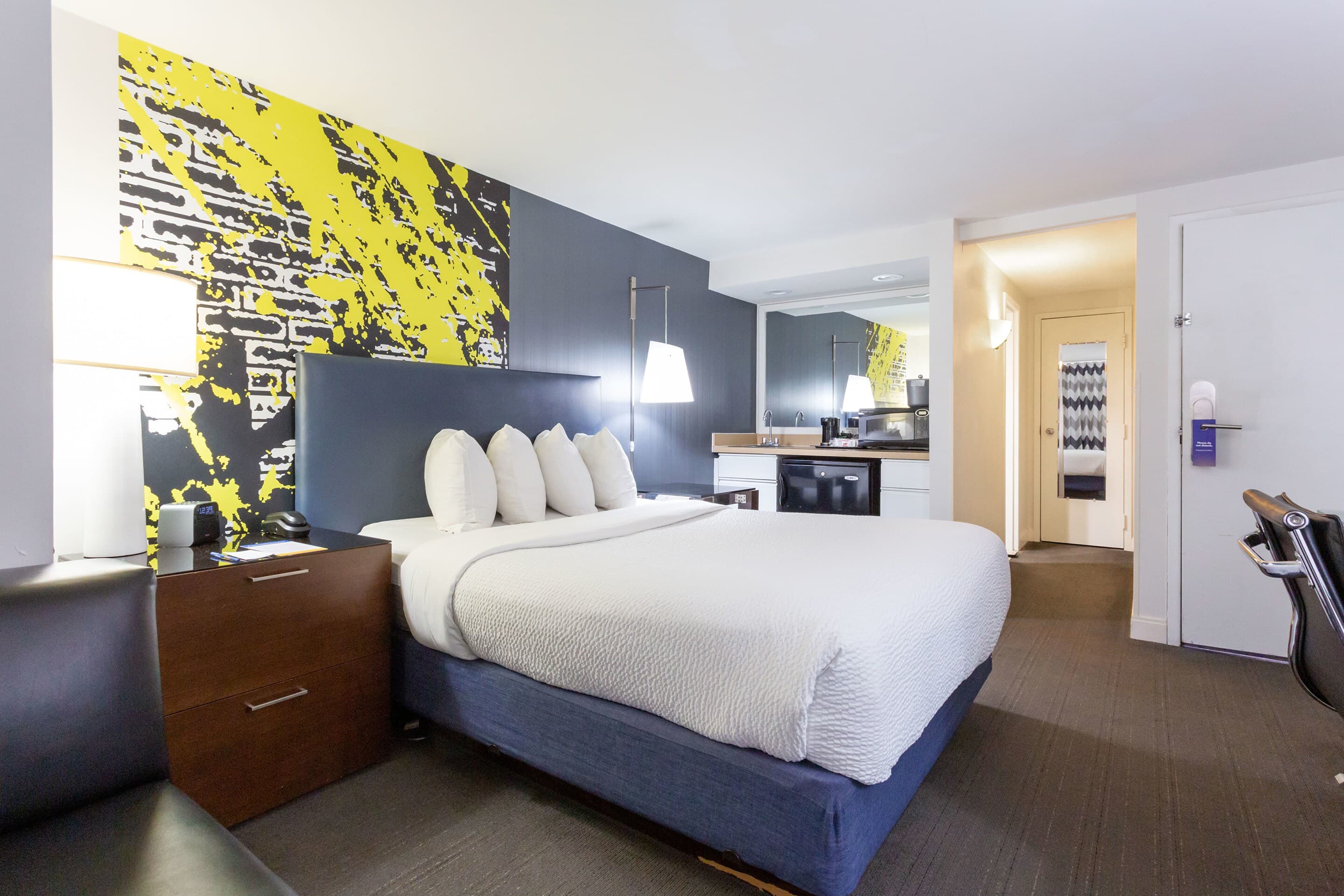 Comfort Inn & Suites Baltimore Inner Harbor — 9