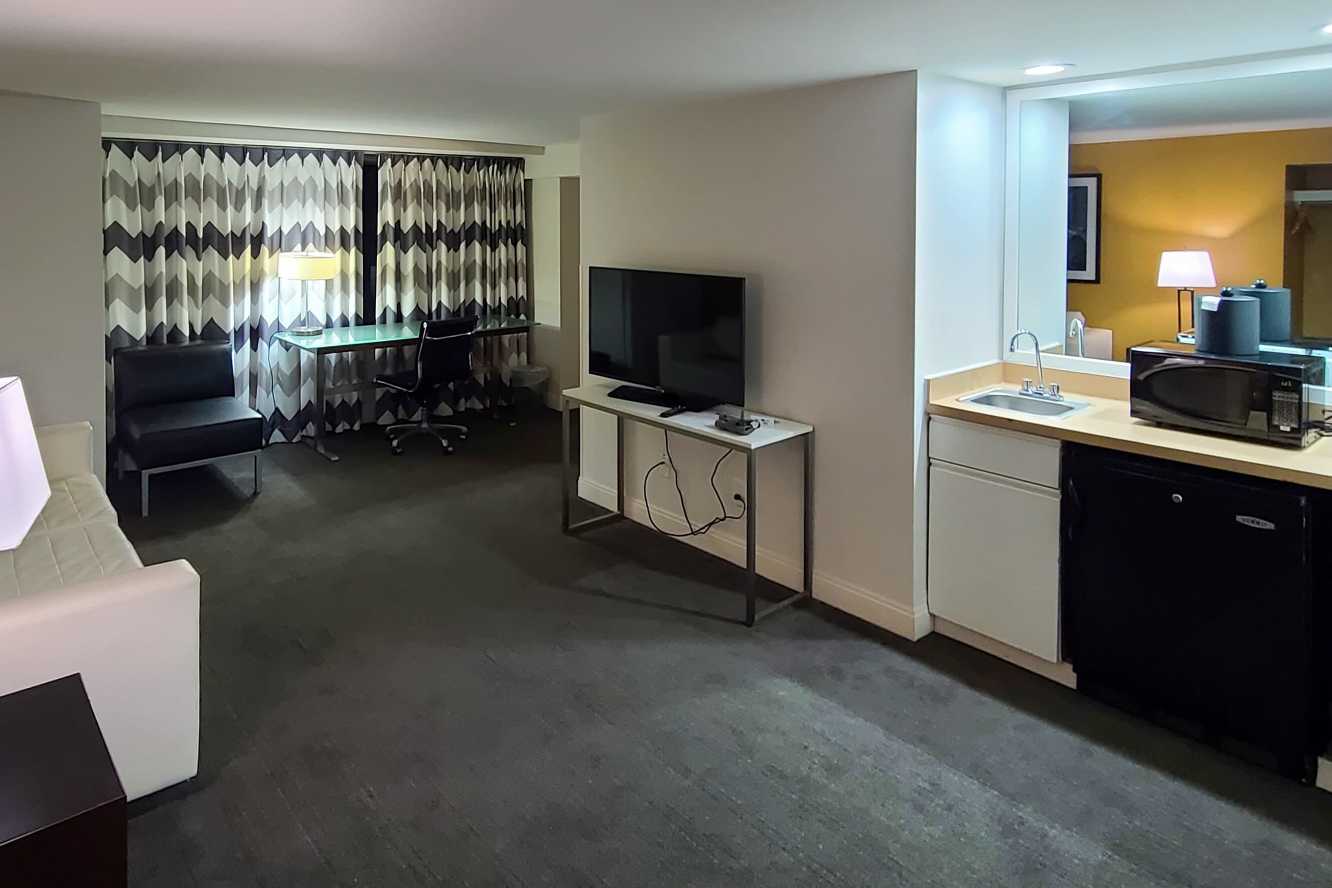 Comfort Inn & Suites Baltimore Inner Harbor — 45