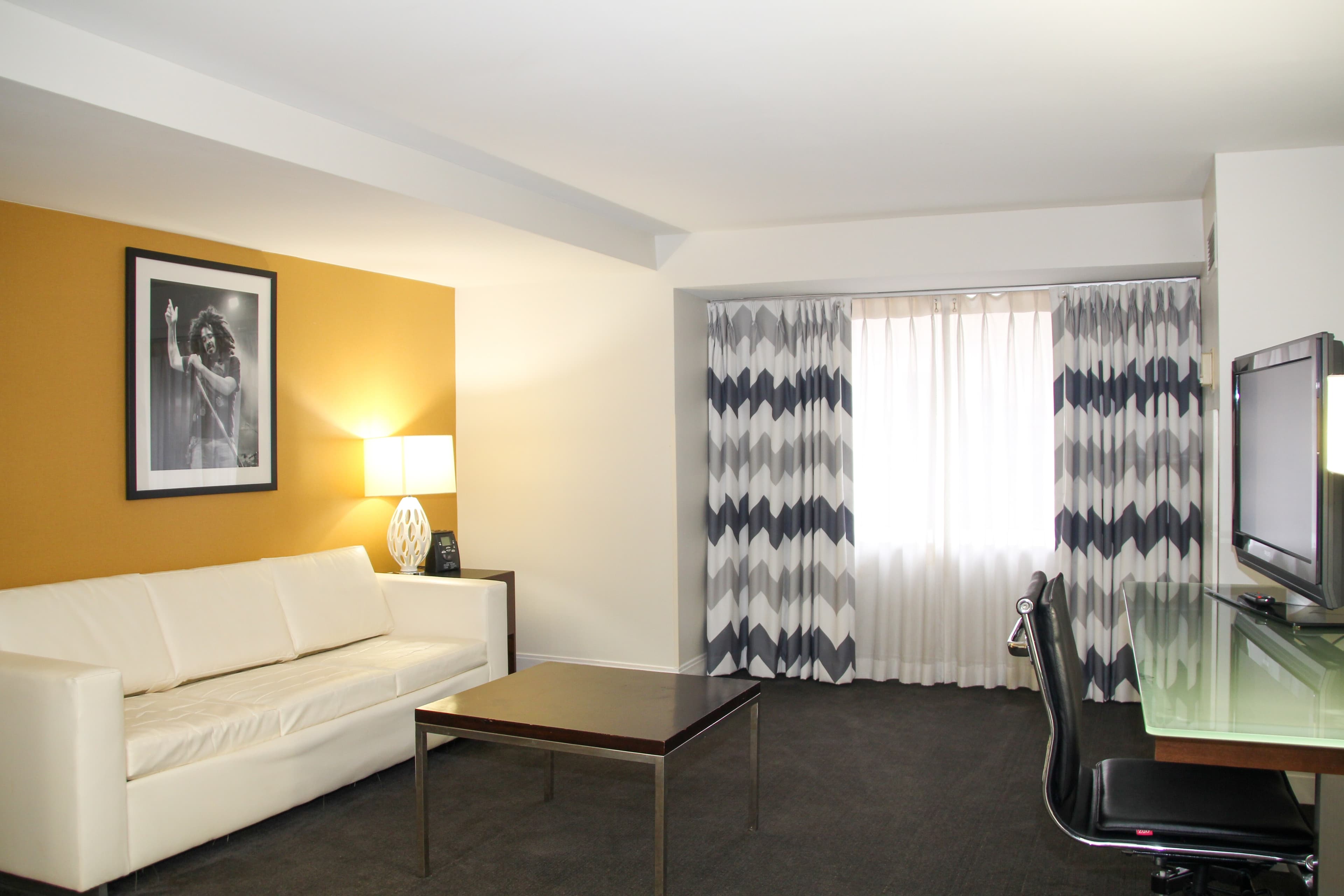 Comfort Inn & Suites Baltimore Inner Harbor — 49