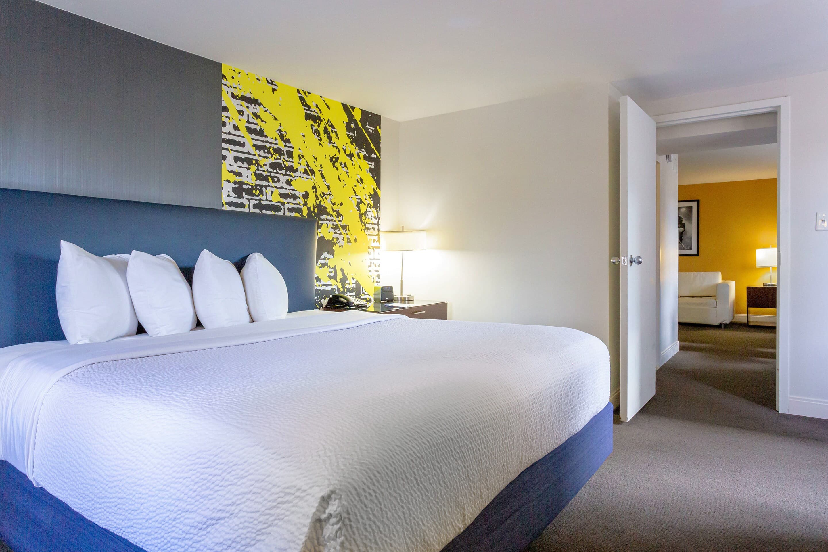 Comfort Inn & Suites Baltimore Inner Harbor — 22