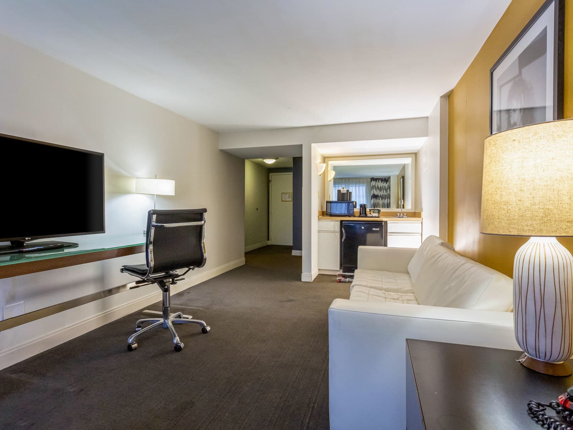 Comfort Inn & Suites Baltimore Inner Harbor — 32