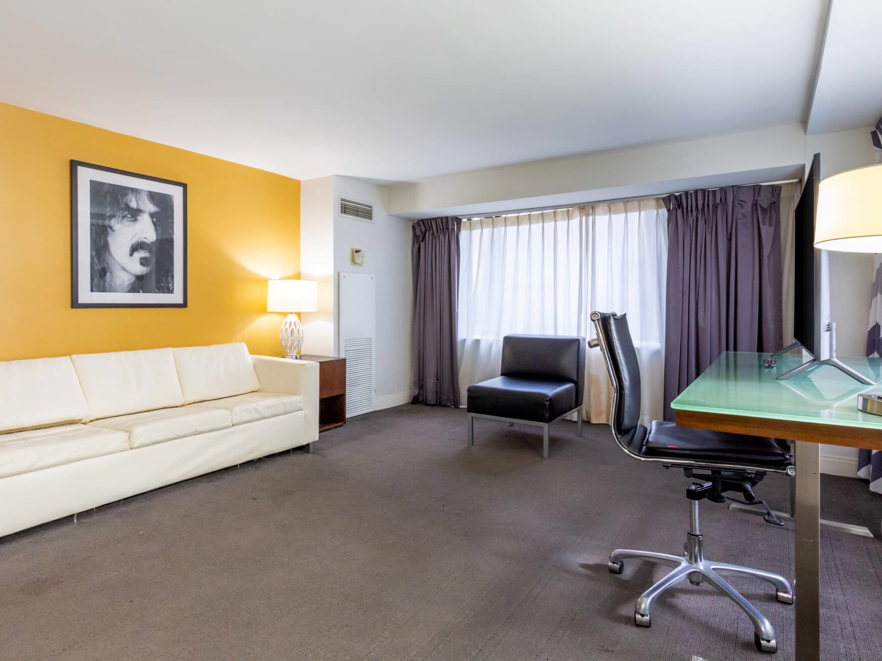 Comfort Inn & Suites Baltimore Inner Harbor — 24