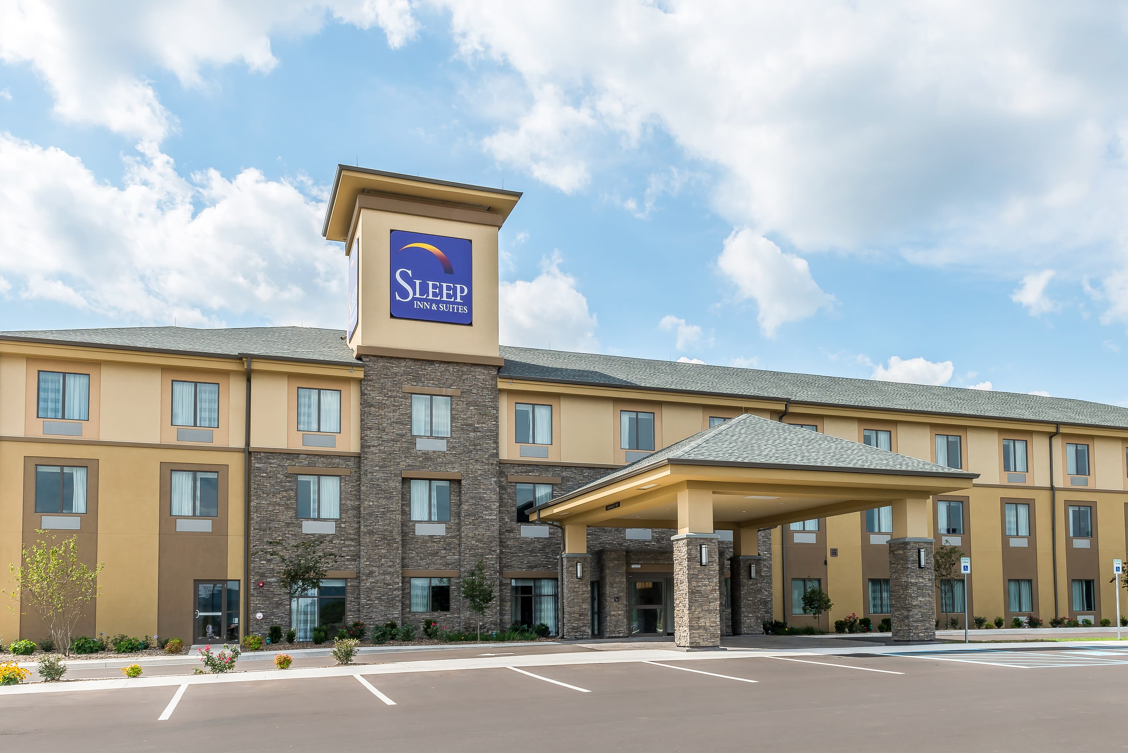Sleep Inn & Suites Cumberland-LaVale - Image 1