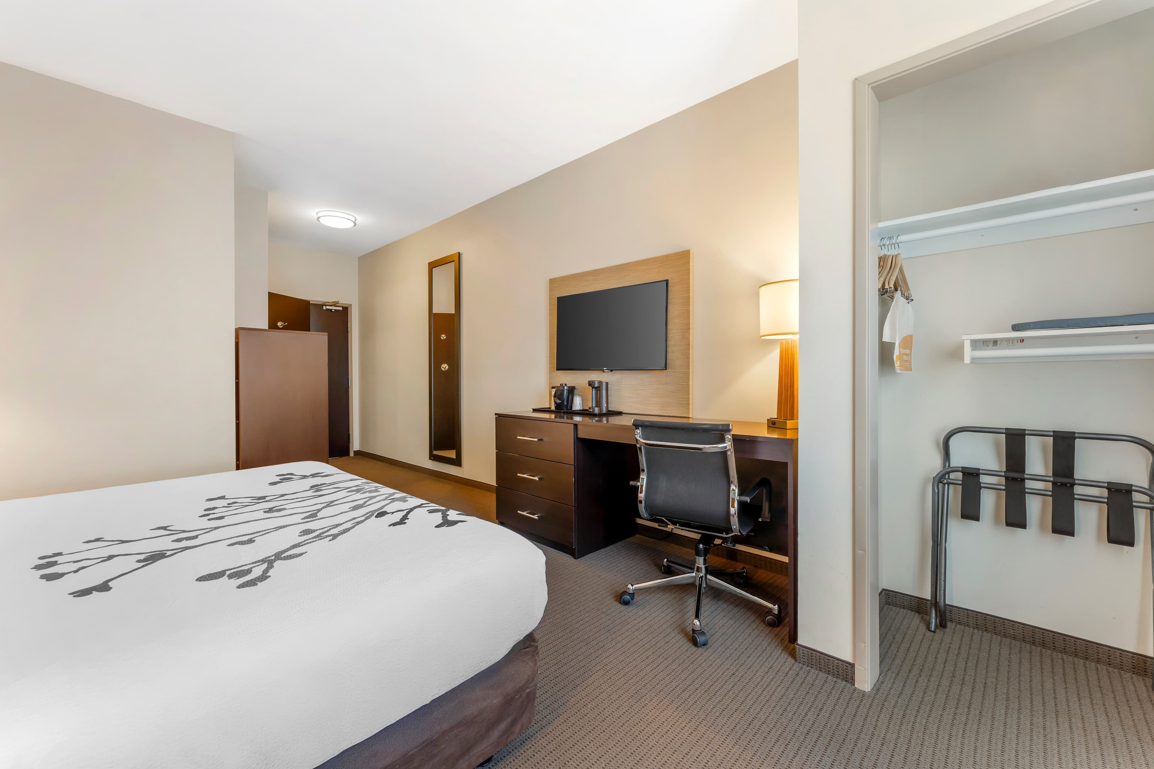 Sleep Inn & Suites Cumberland-LaVale - Image 4