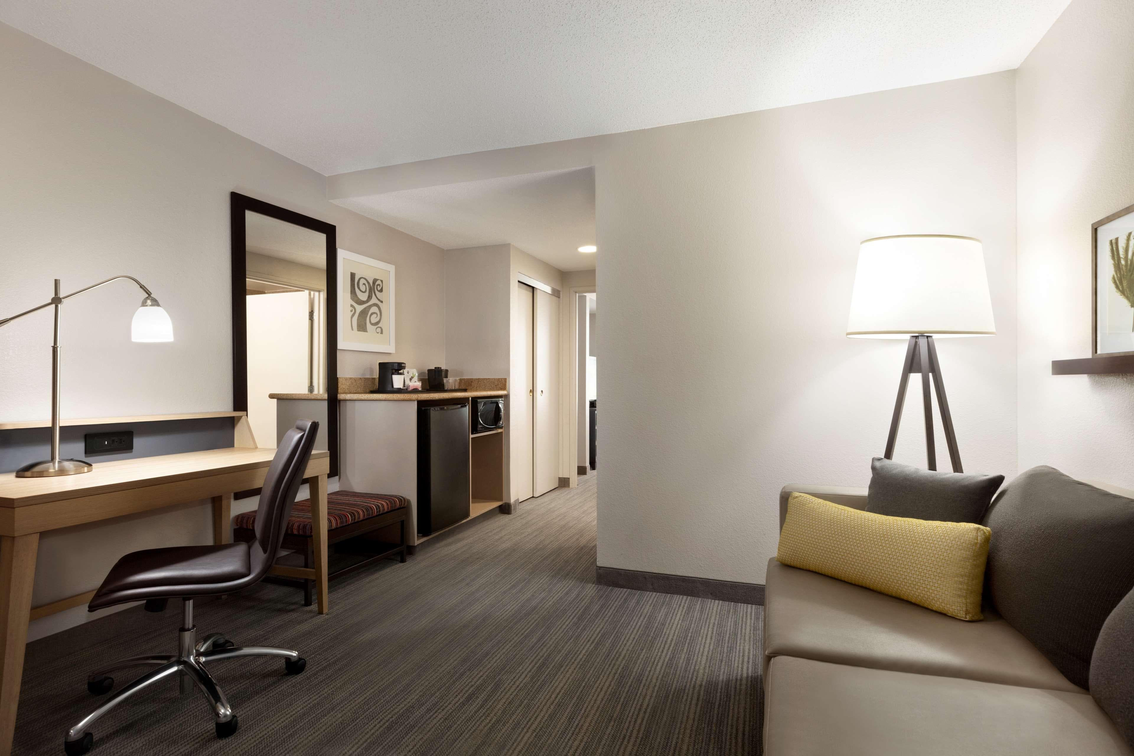 Country Inn & Suites by Radisson, Washington, D.C. East - Capitol Heights, MD — 3