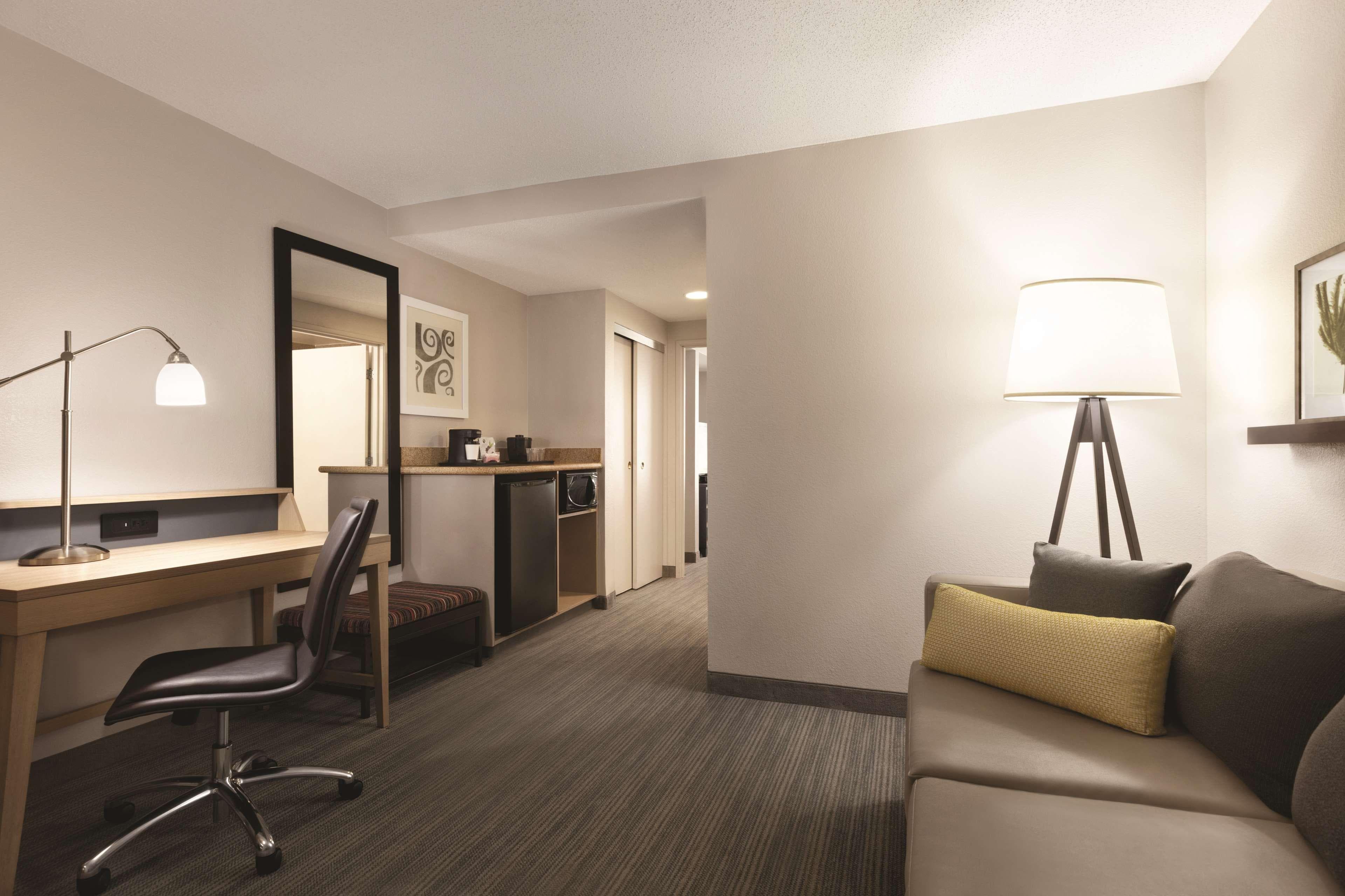 Country Inn & Suites by Radisson, Washington, D.C. East - Capitol Heights, MD — 4