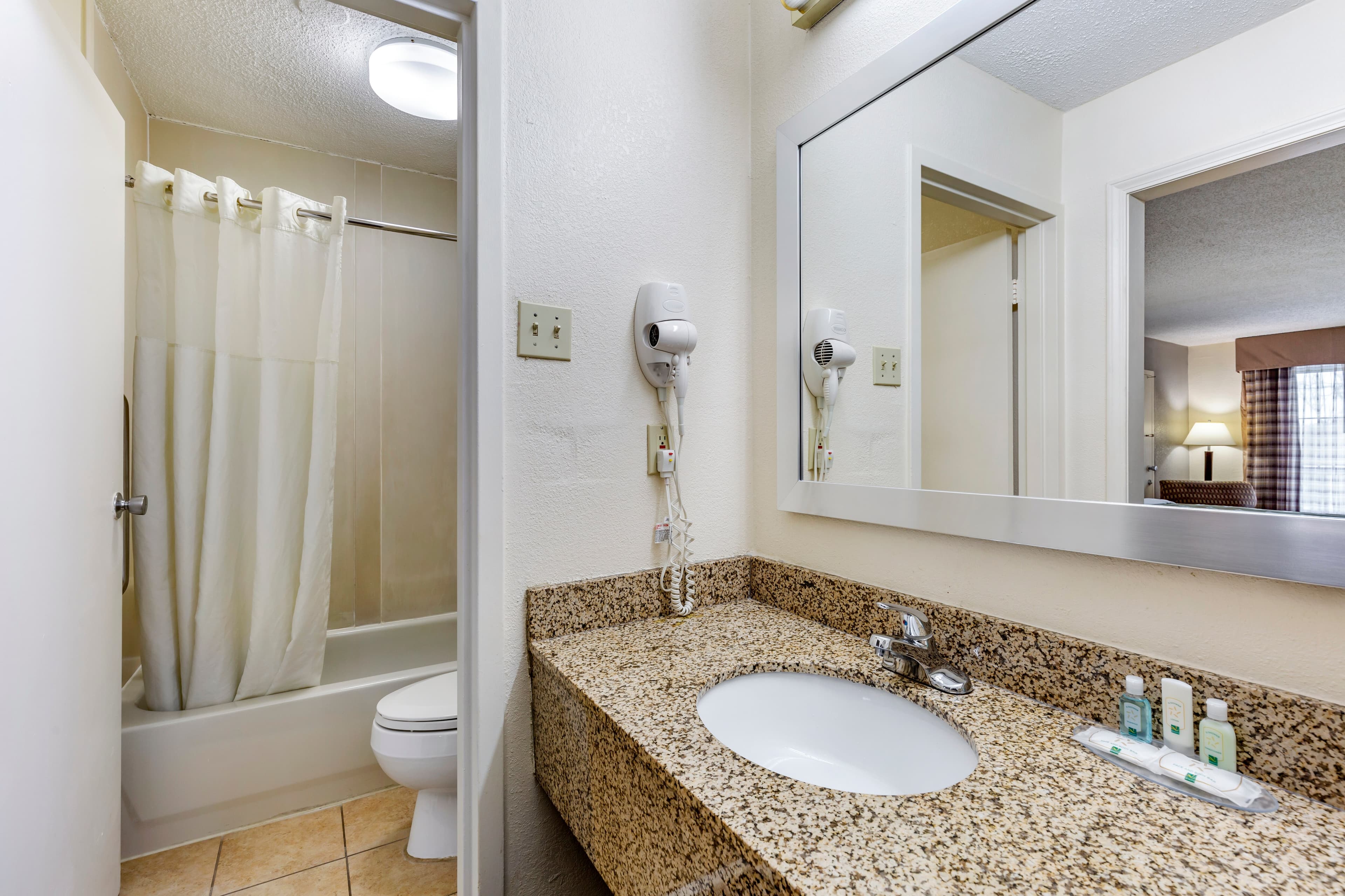 Quality Inn Windsor Mill - Baltimore - Image 5