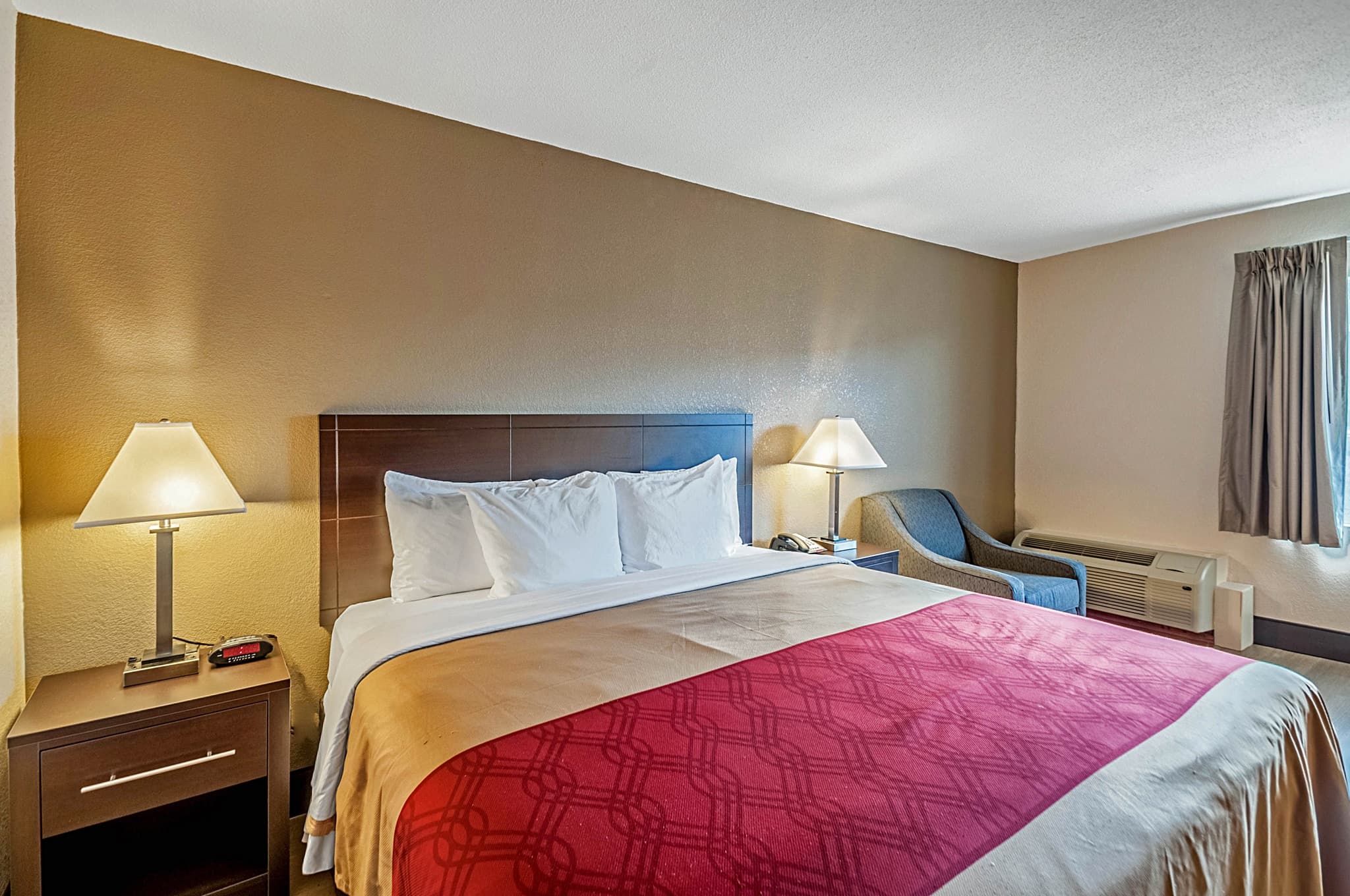 Econo Lodge Hagerstown — 8