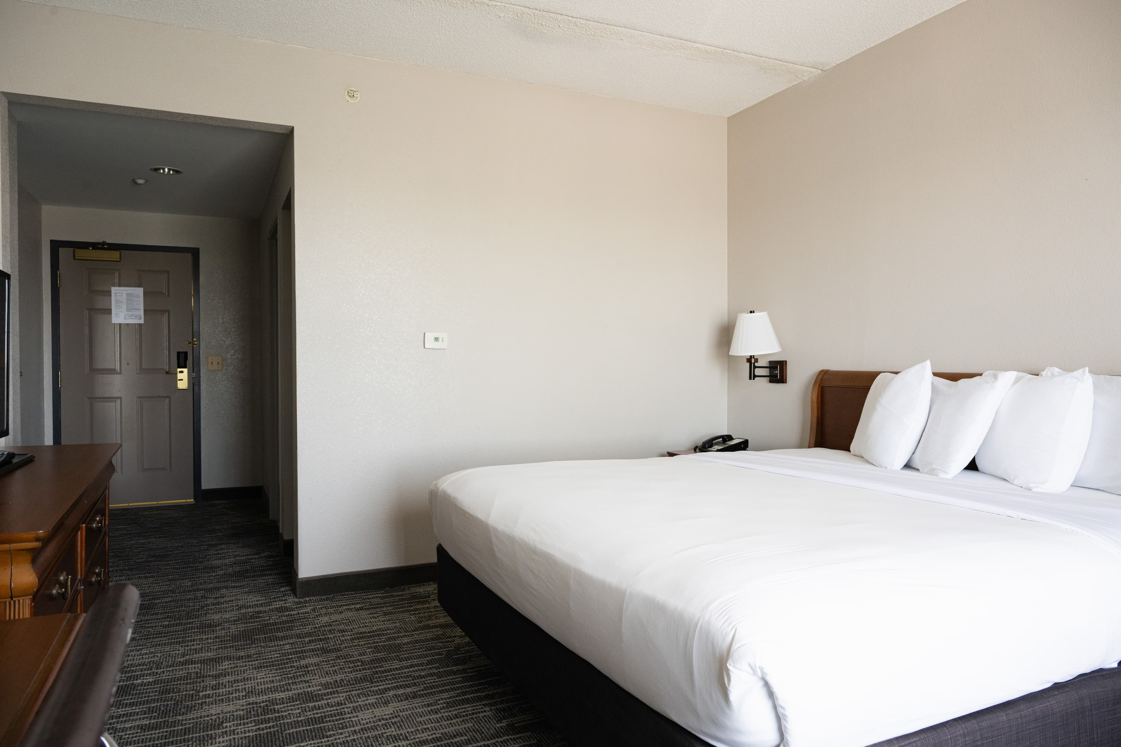 Country Inn & Suites by Radisson, Baltimore BWI Airport - Image 3