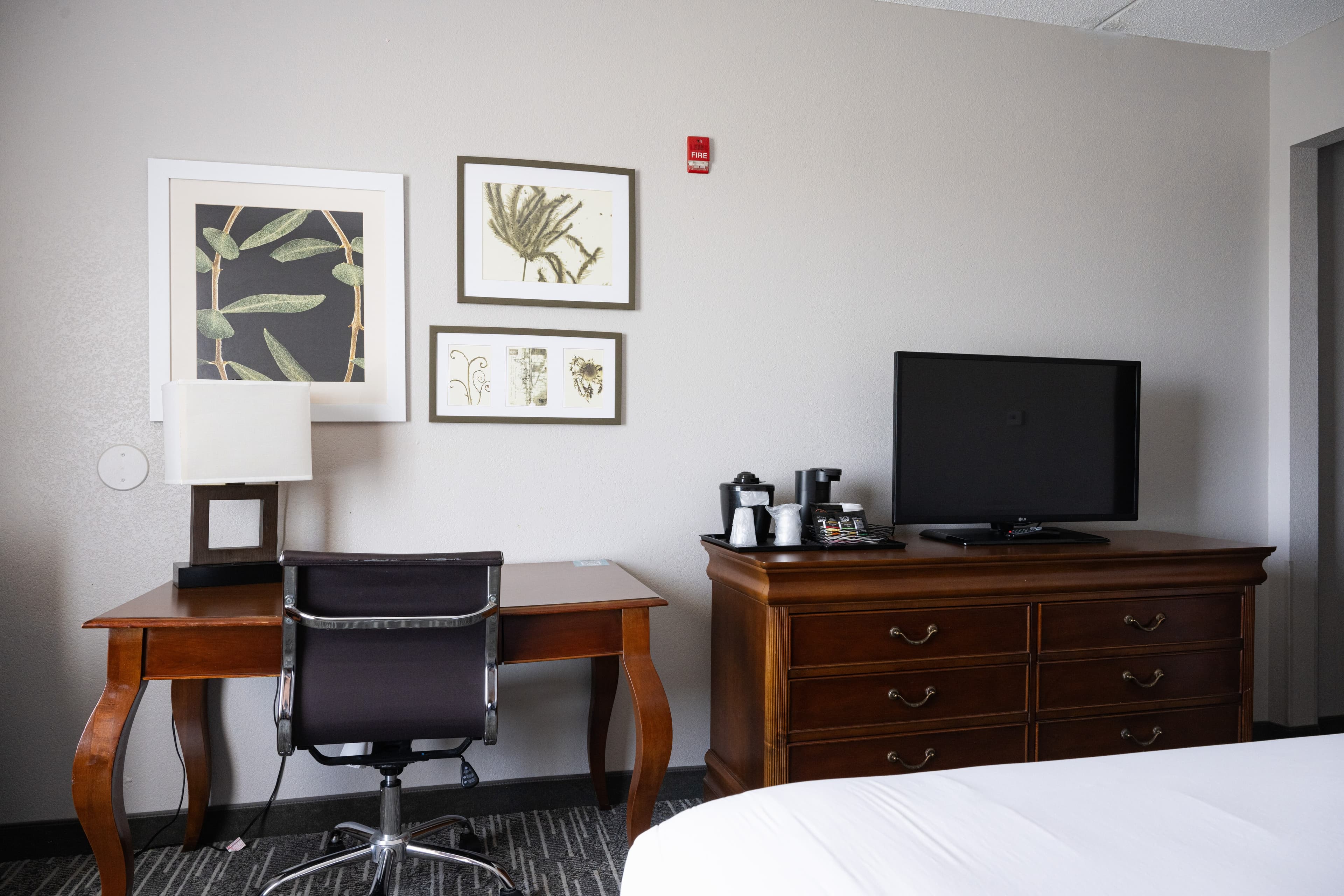 Country Inn & Suites by Radisson, Baltimore BWI Airport - Image 2