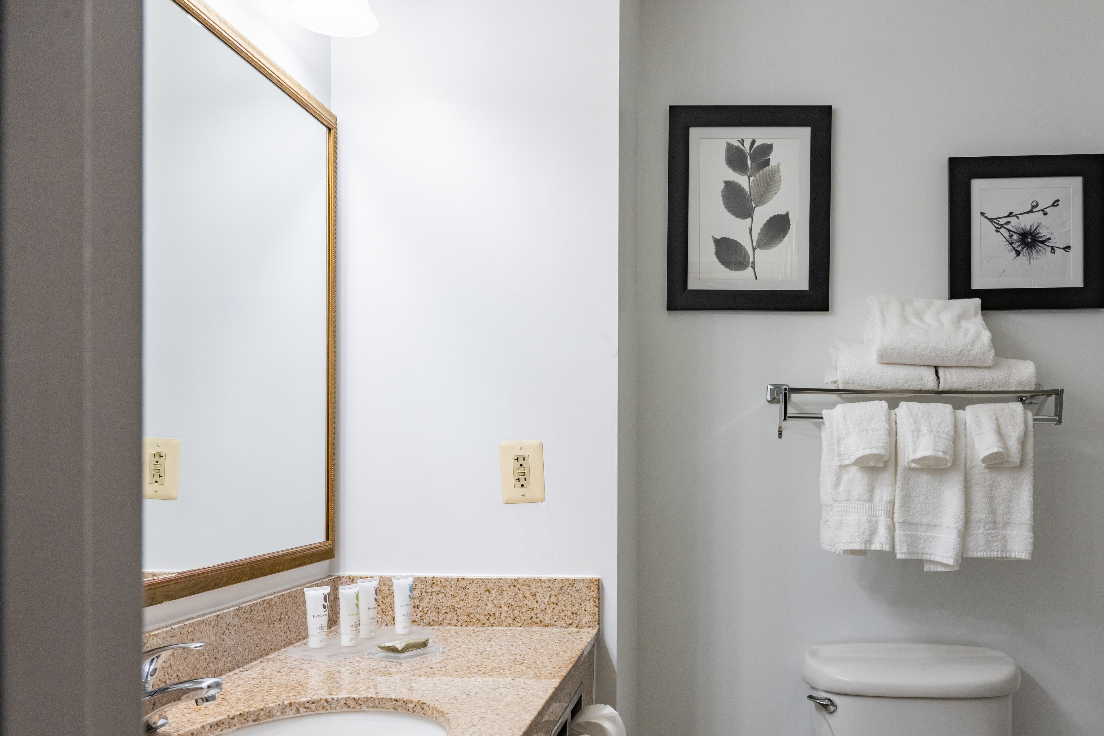 Country Inn & Suites by Radisson, Baltimore BWI Airport - Image 5