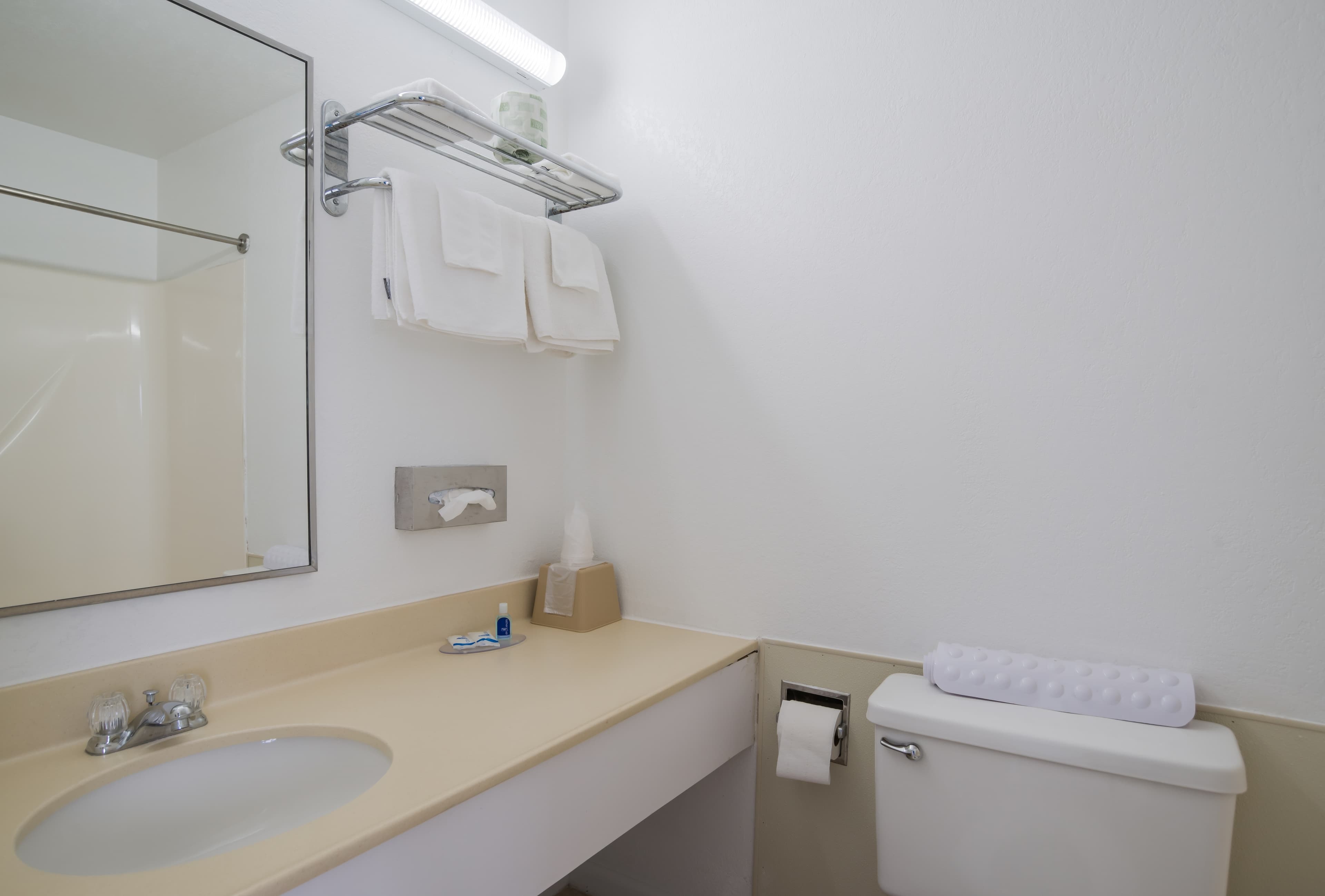 Rodeway Inn at Somers Cove Marina — 20