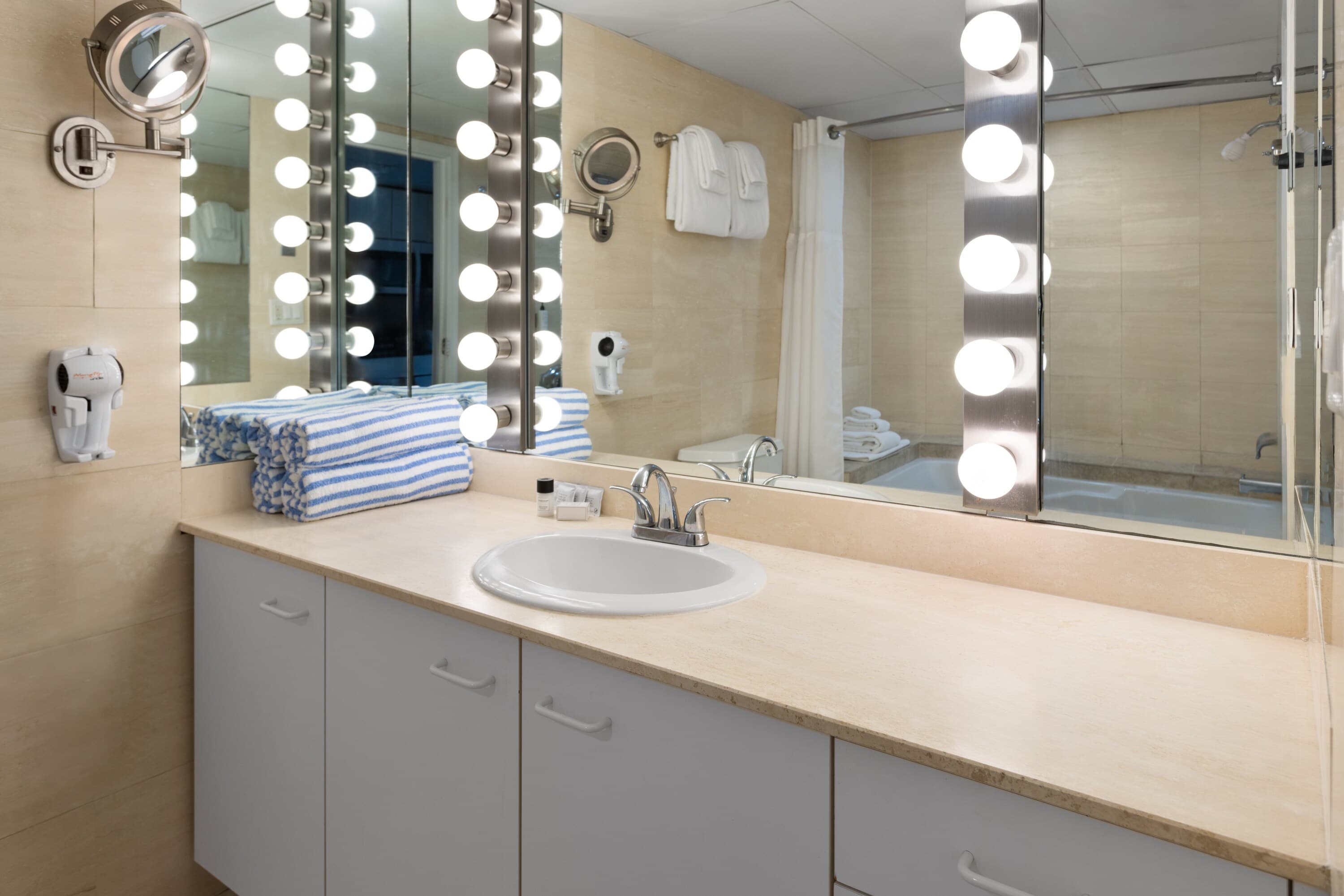 Coconut Malorie Resort Ocean City, Ascend Collection Hotel - Image 4