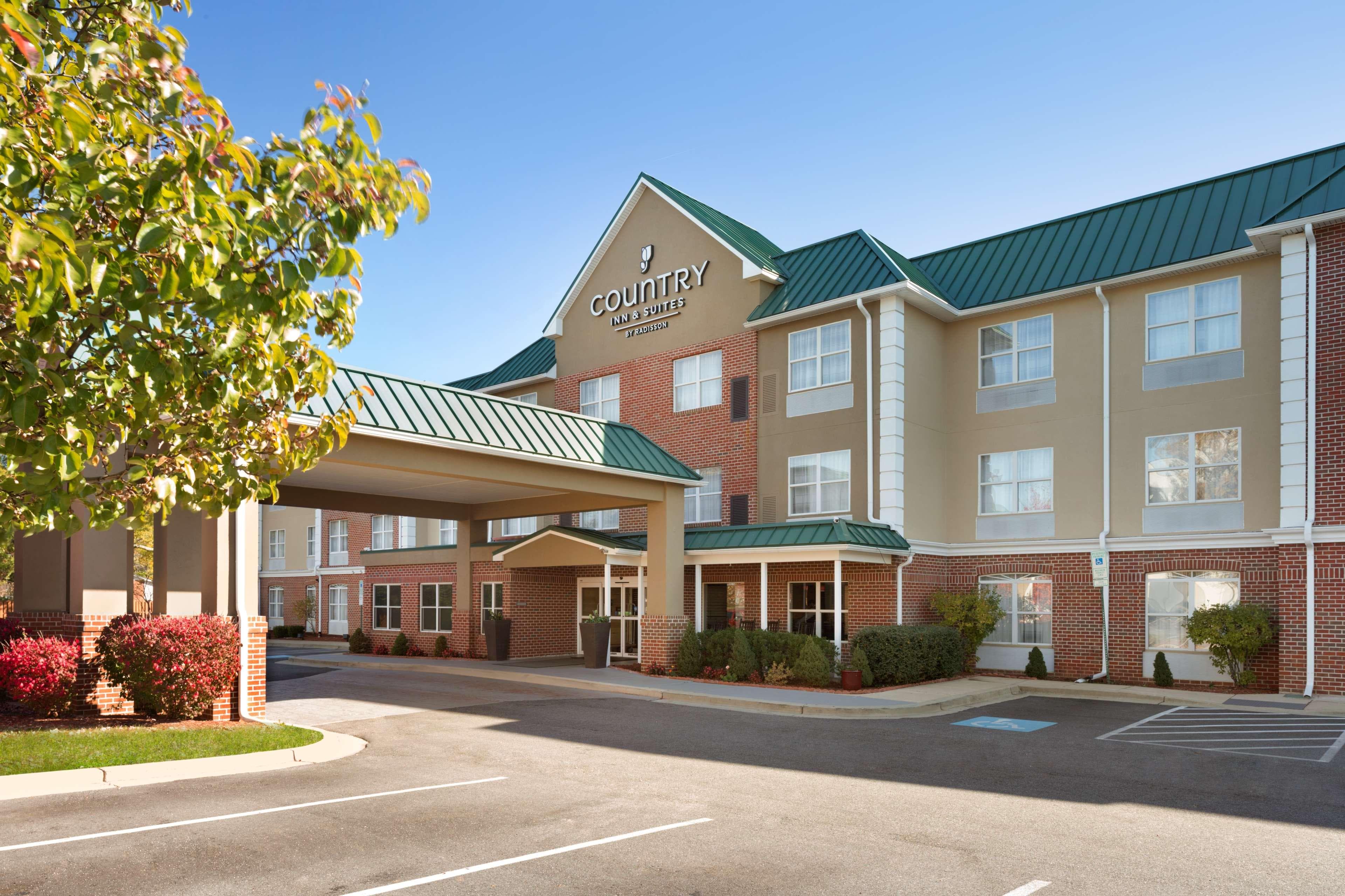 Country Inn & Suites by Radisson, Camp Springs (Andrews Air Force Base), MD - Image 1