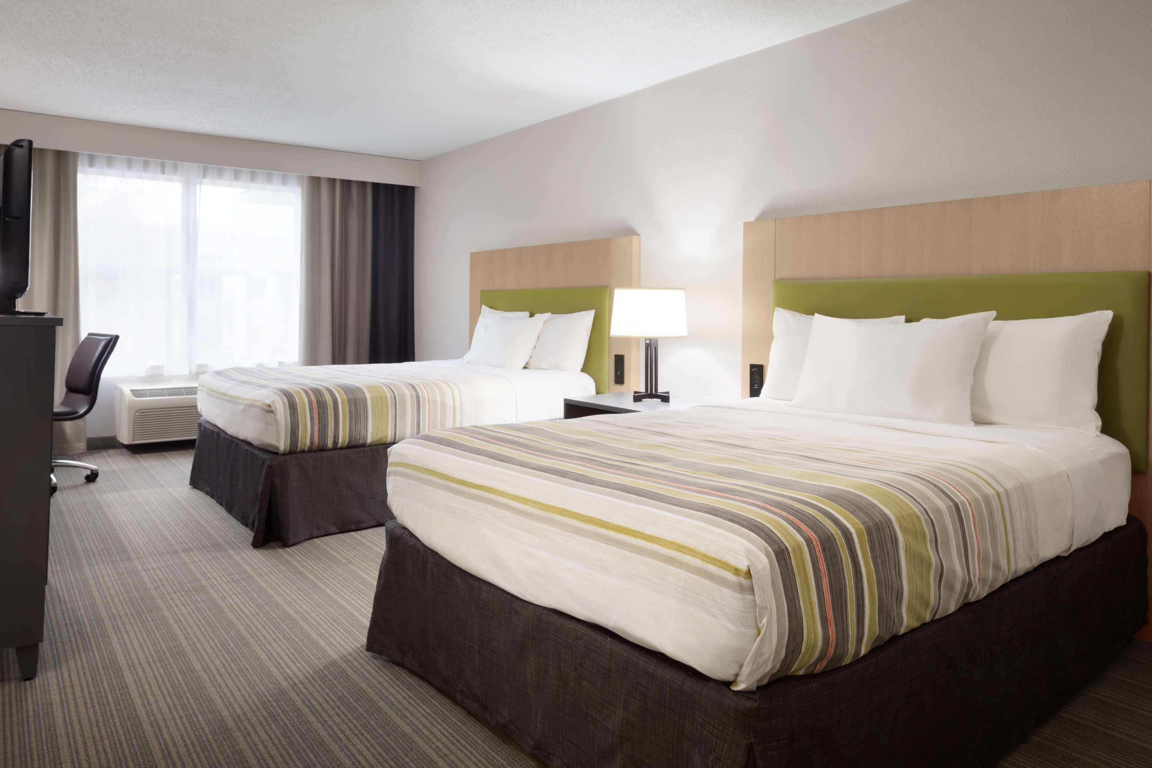 Country Inn & Suites by Radisson, Camp Springs (Andrews Air Force Base), MD - Image 3