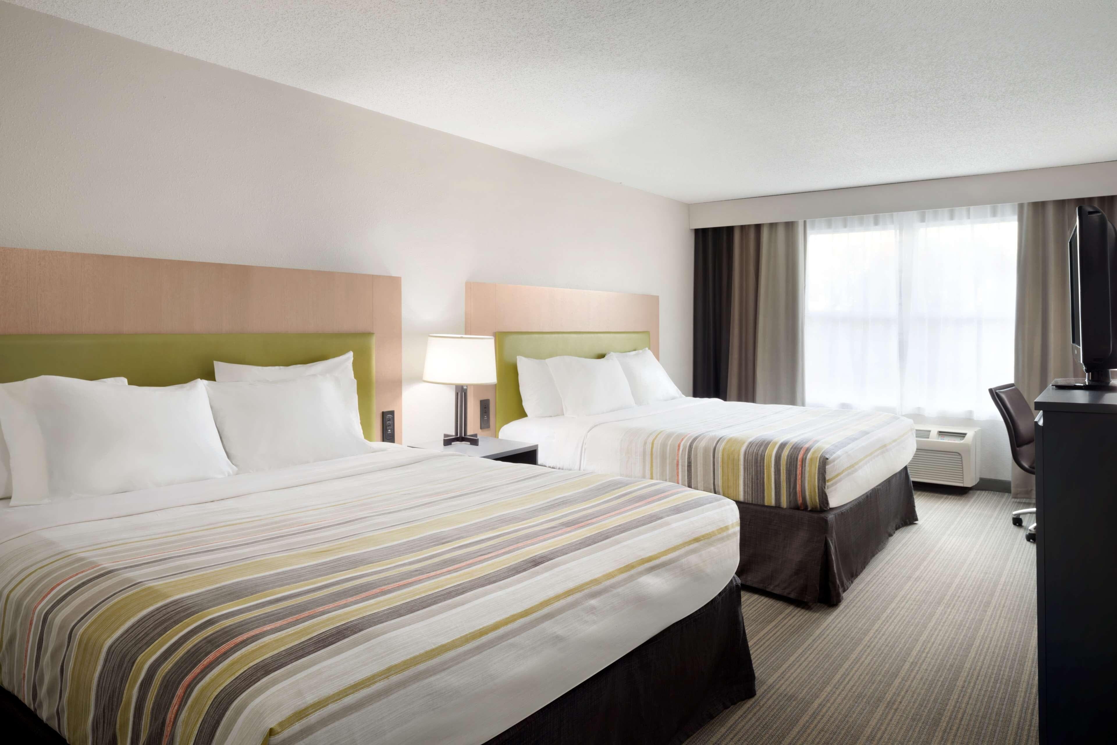 Country Inn & Suites by Radisson, Camp Springs (Andrews Air Force Base), MD - Image 4