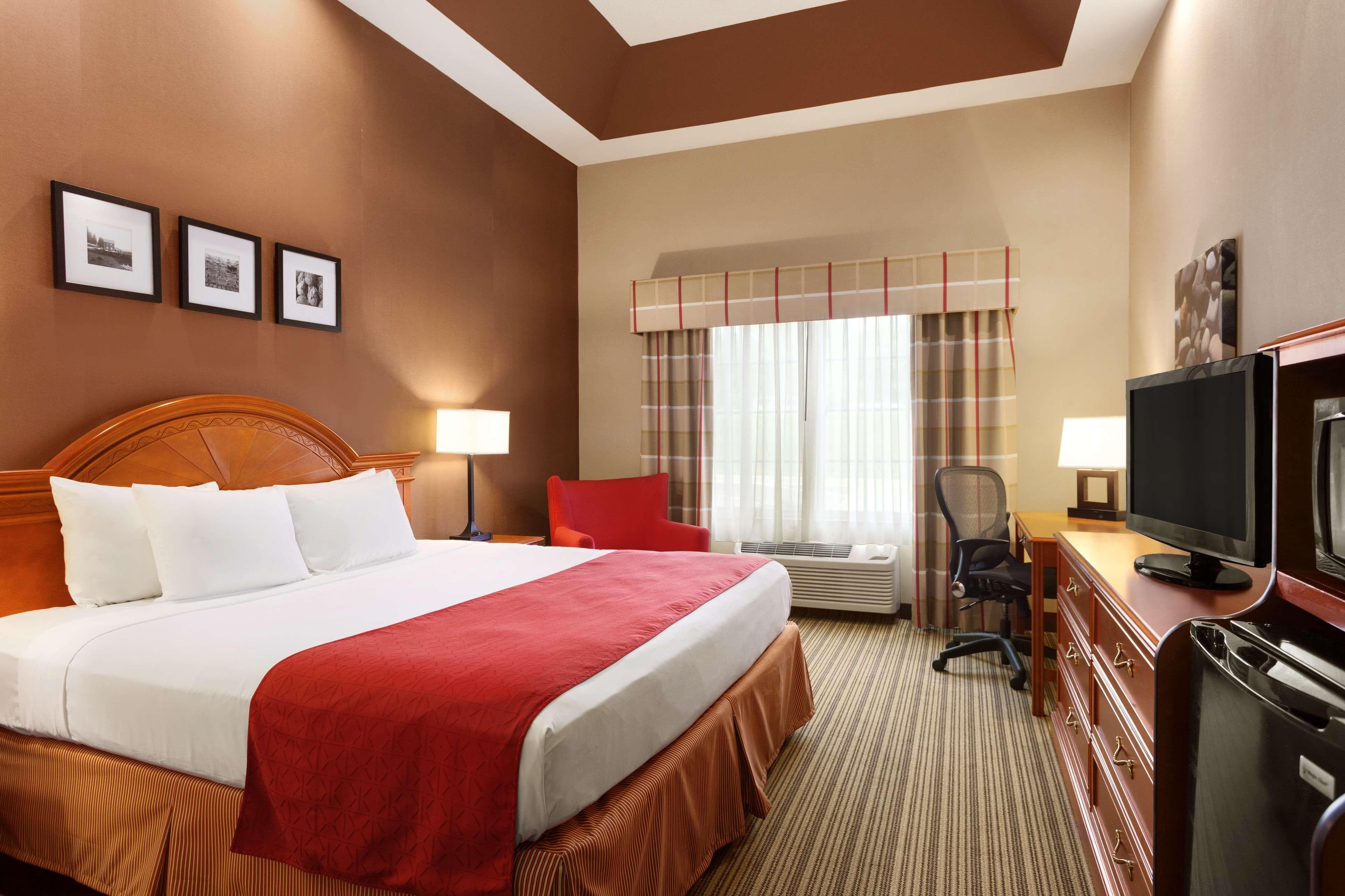 Country Inn & Suites by Radisson, Bel Air/Aberdeen, MD - Image 2