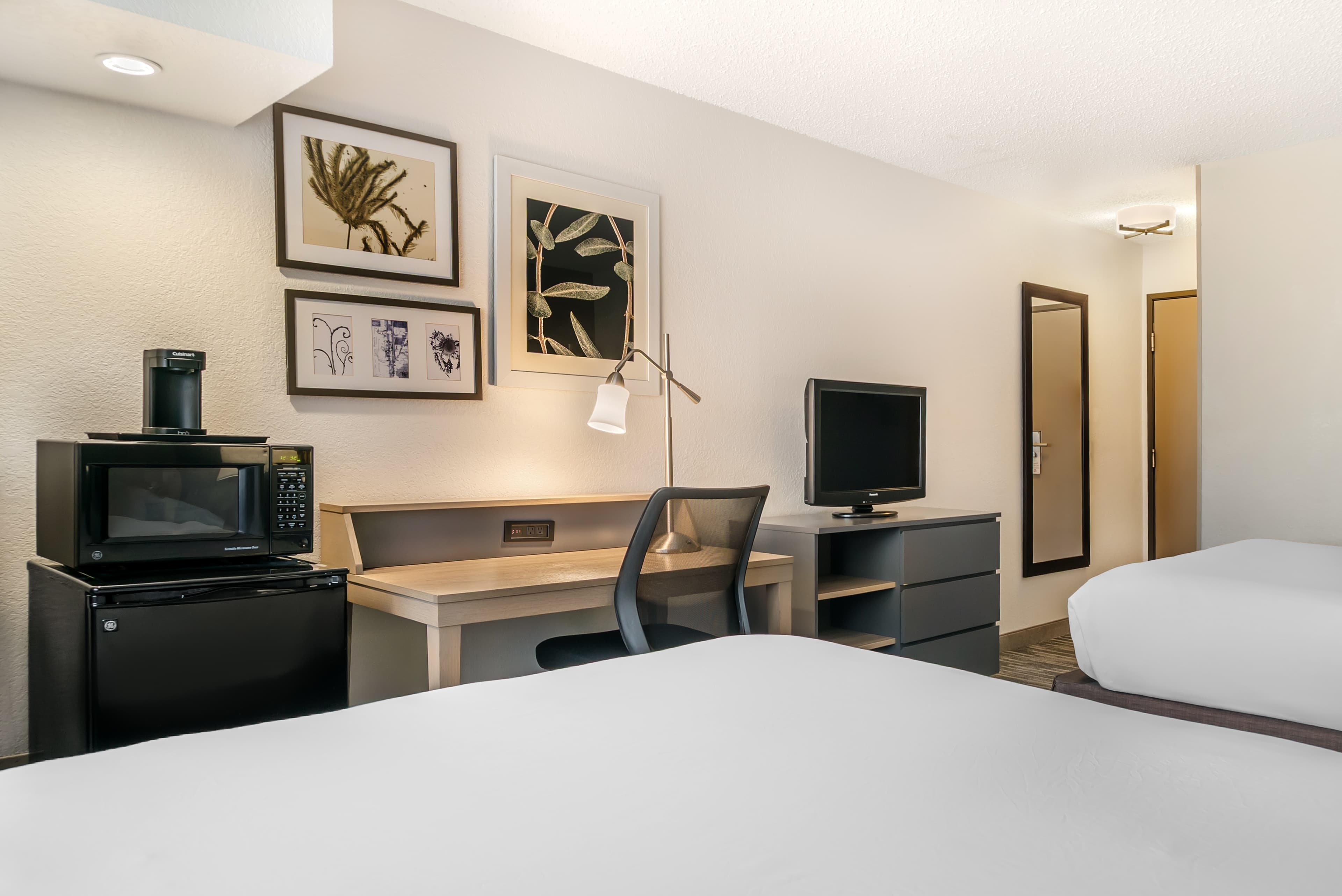 Country Inn & Suites by Radisson, Frederick, MD — 13