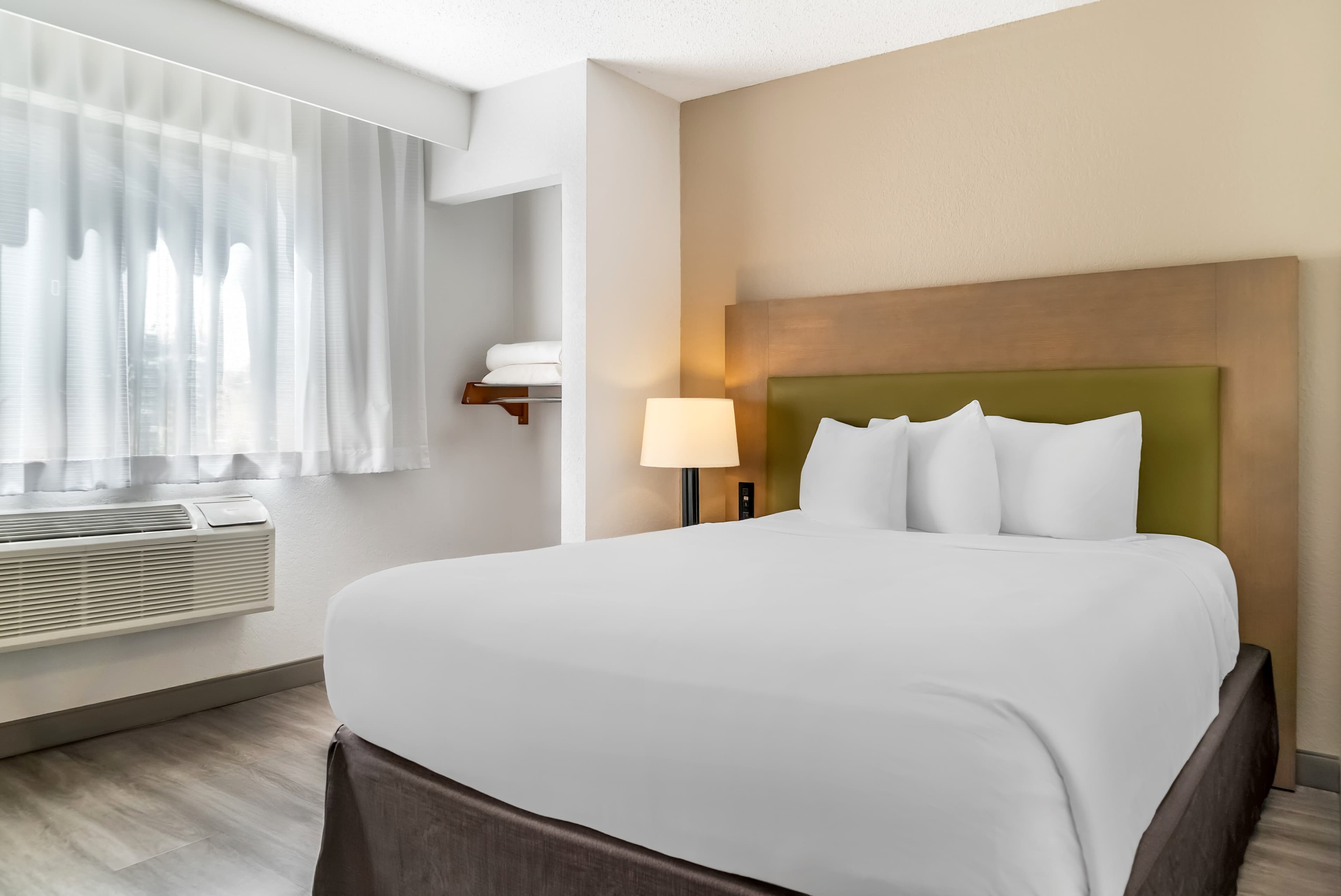 Country Inn & Suites by Radisson, Frederick, MD — 16