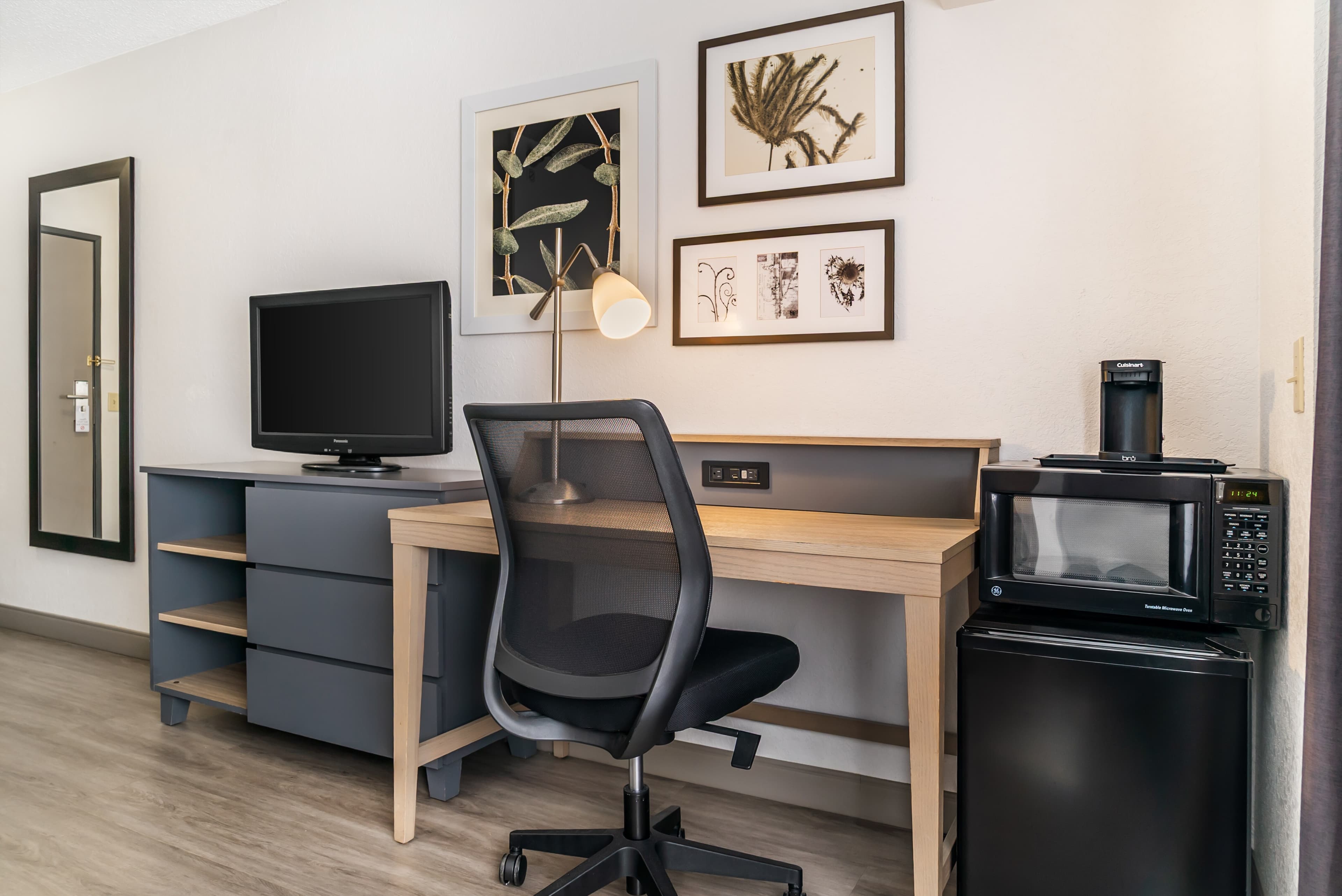 Country Inn & Suites by Radisson, Frederick, MD — 17