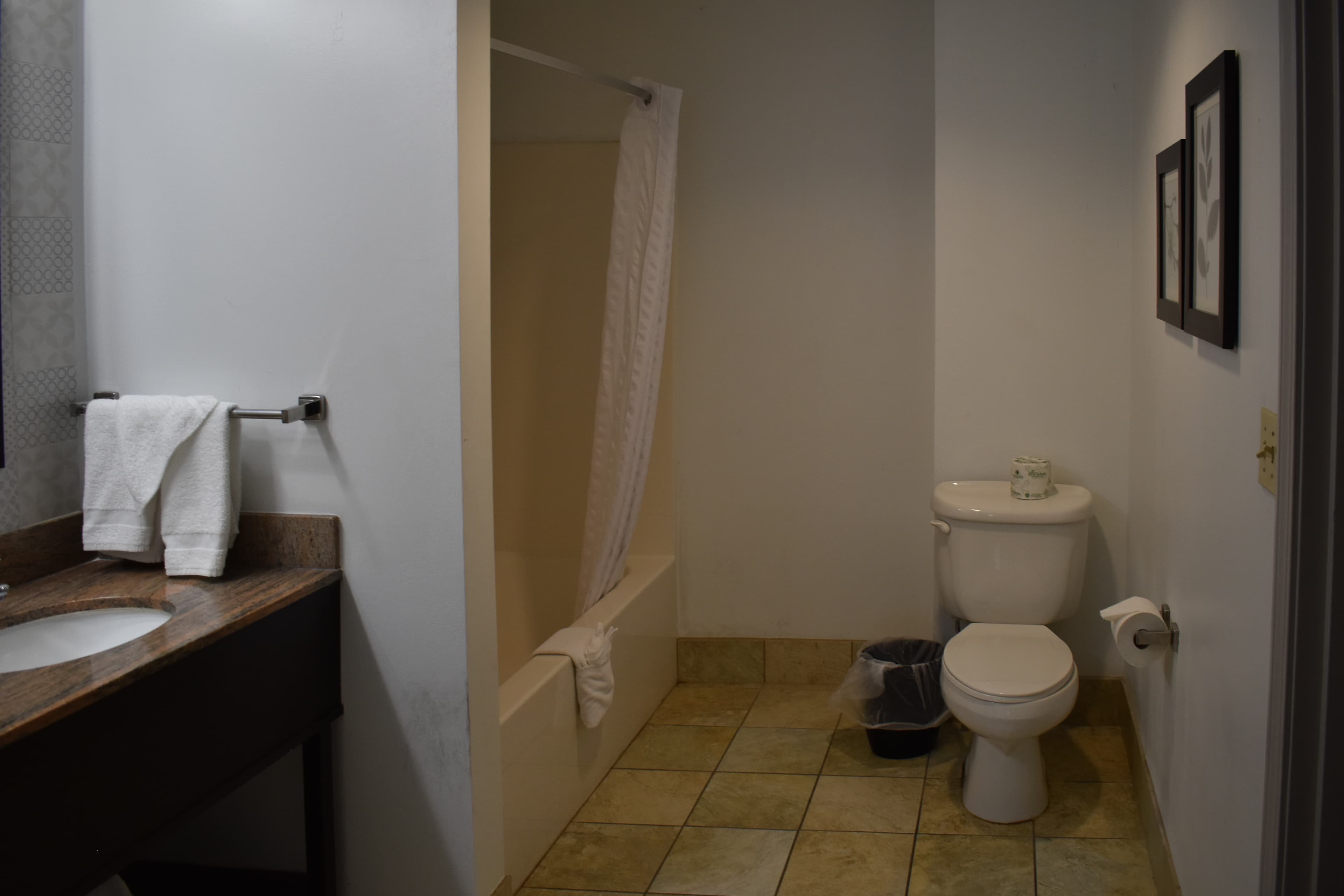 Country Inn & Suites by Radisson, Hagerstown, MD - Image 4