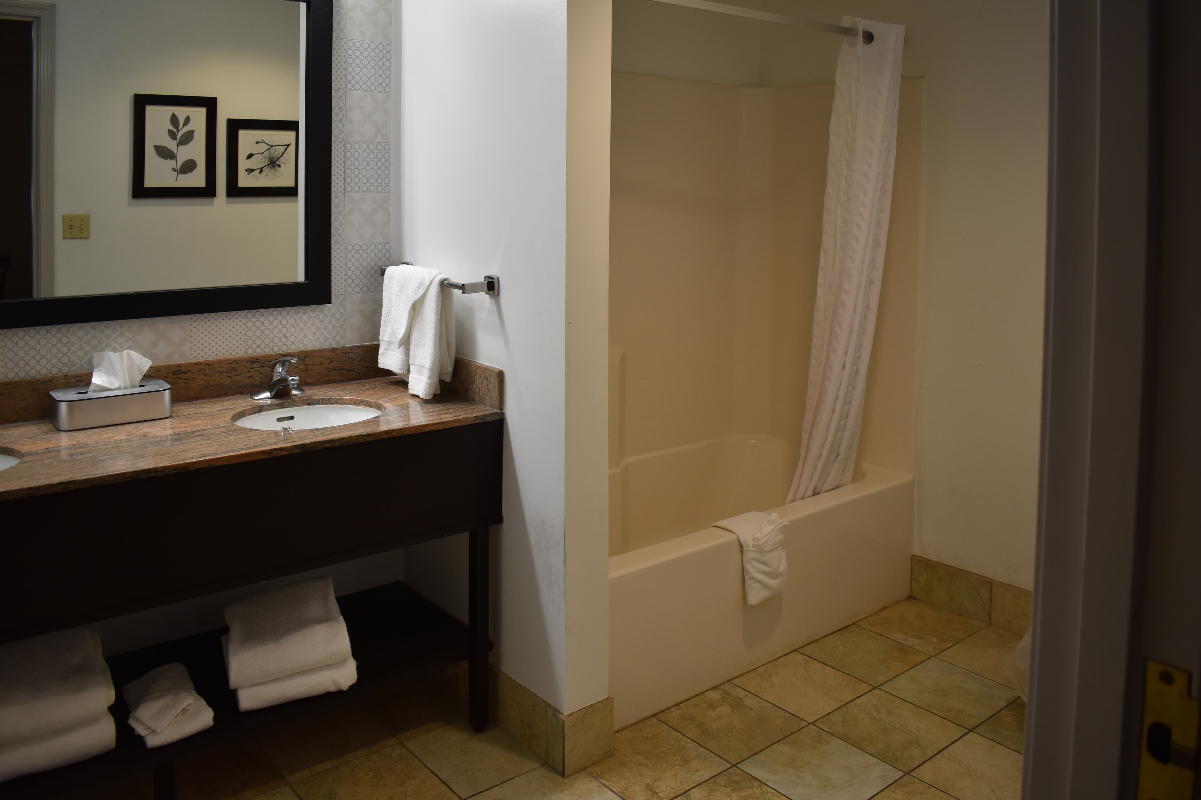 Country Inn & Suites by Radisson, Hagerstown, MD — 7