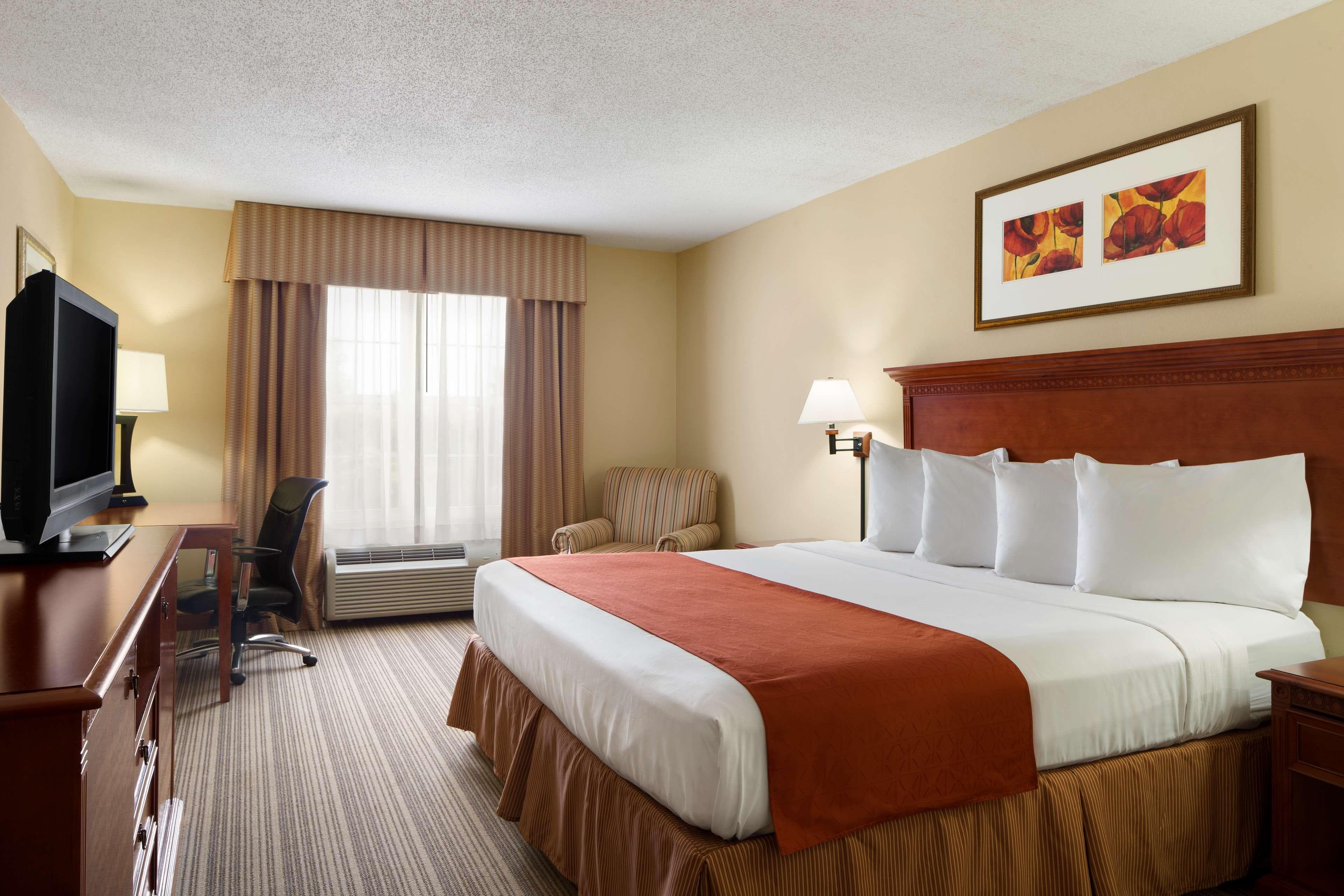 Country Inn & Suites by Radisson, Baltimore North/White Marsh - Image 2