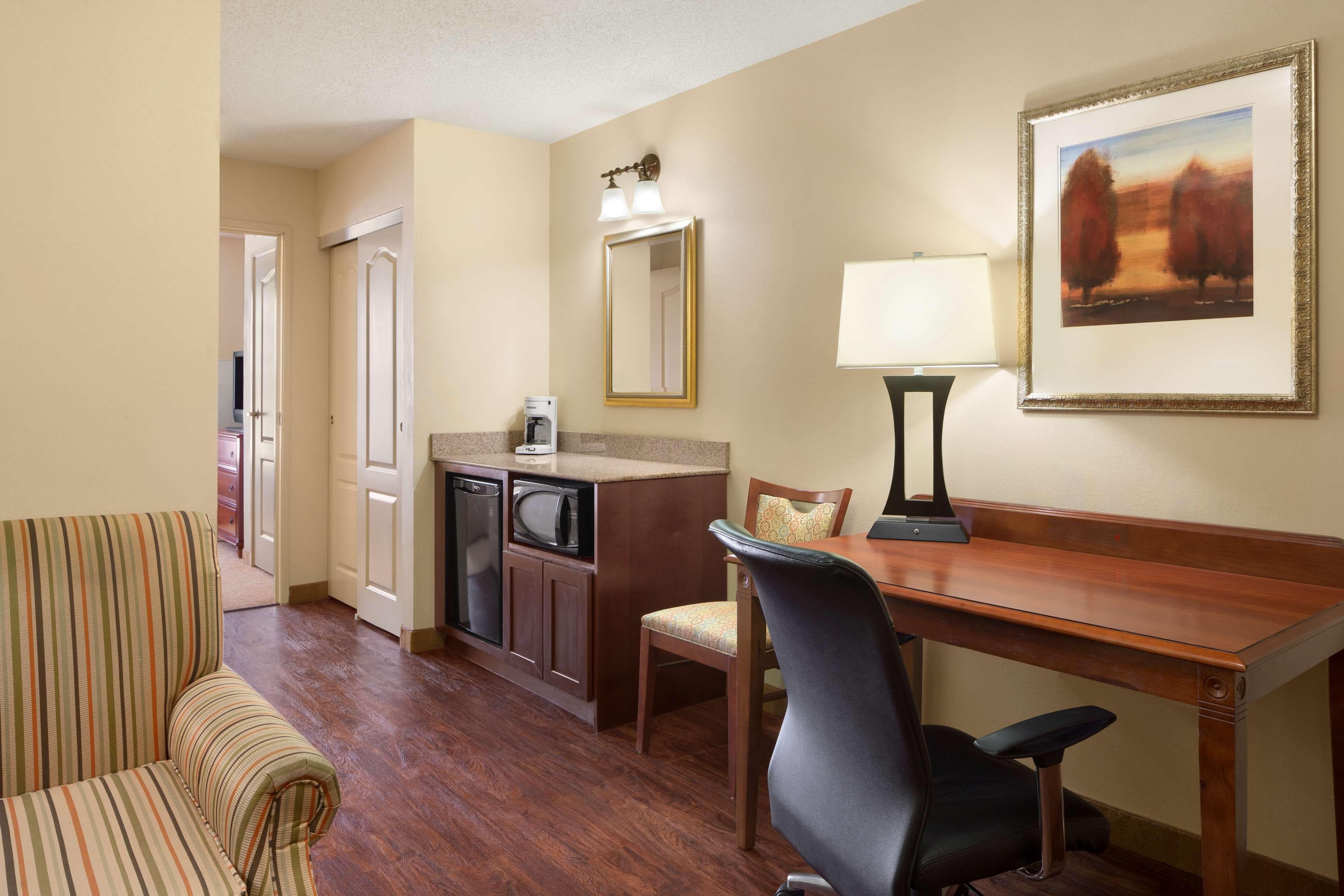 Country Inn & Suites by Radisson, Baltimore North/White Marsh — 10