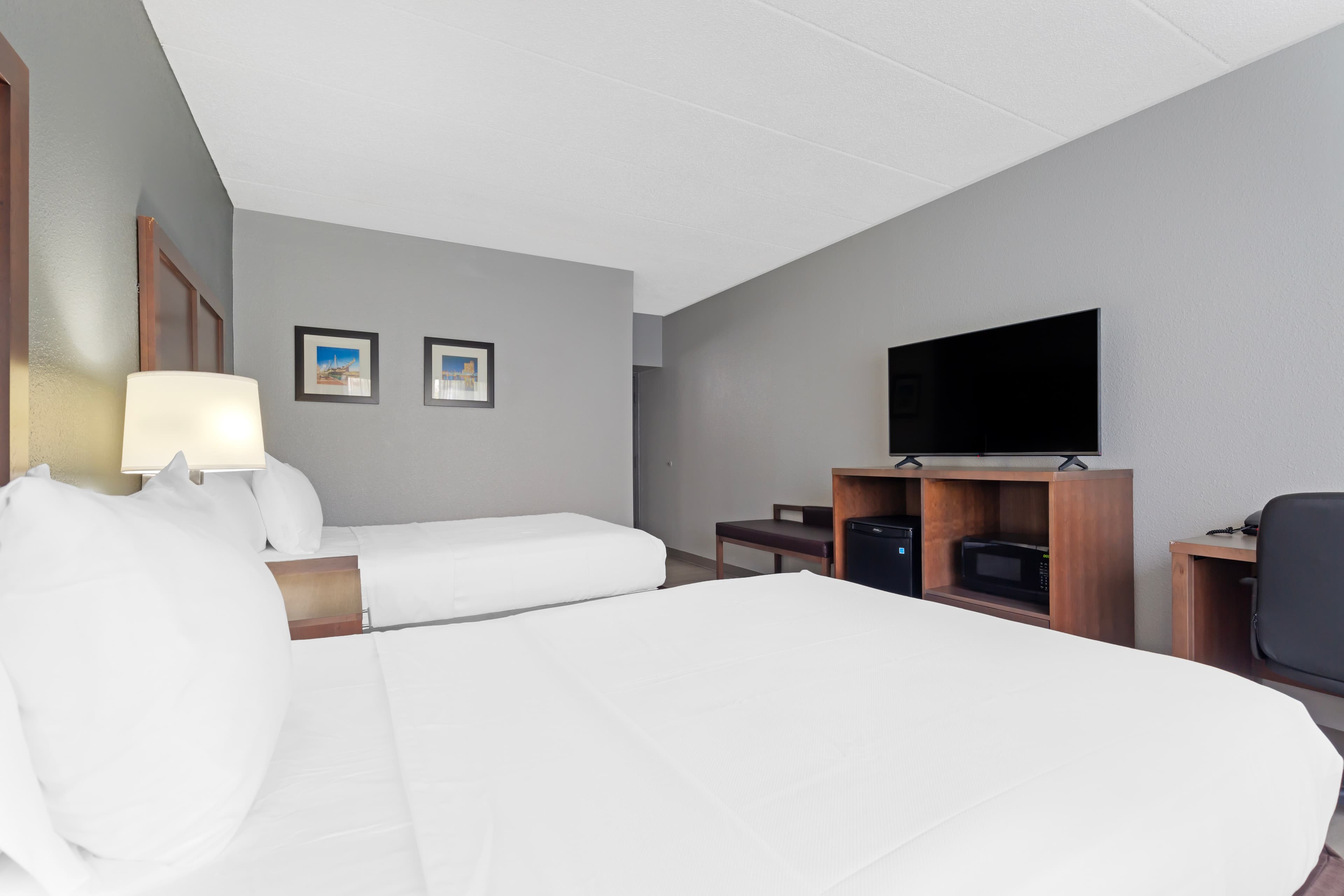 Clarion Hotel & Suites BWI Airport North - Image 4